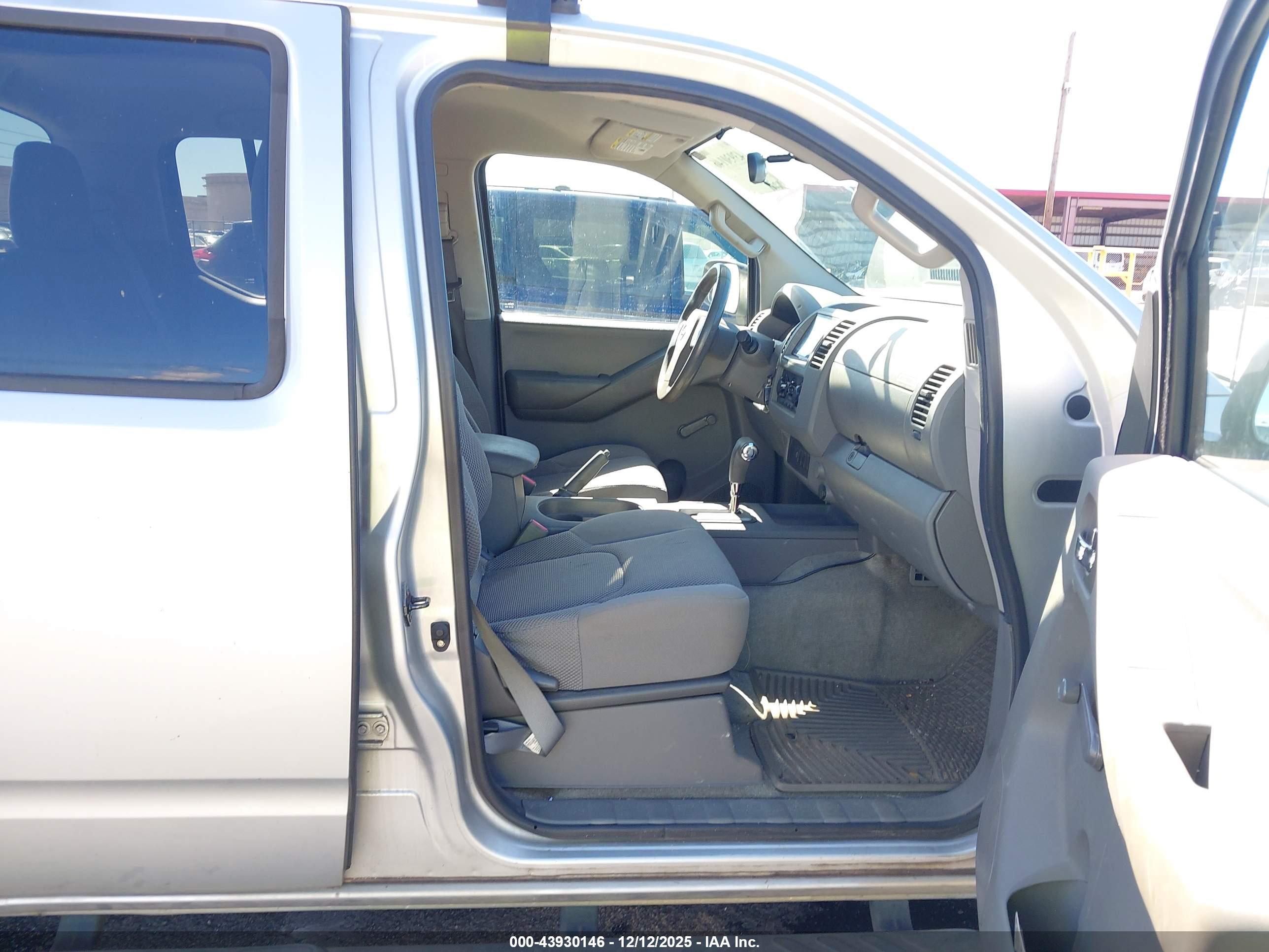 NISSAN FRONTIER image 5