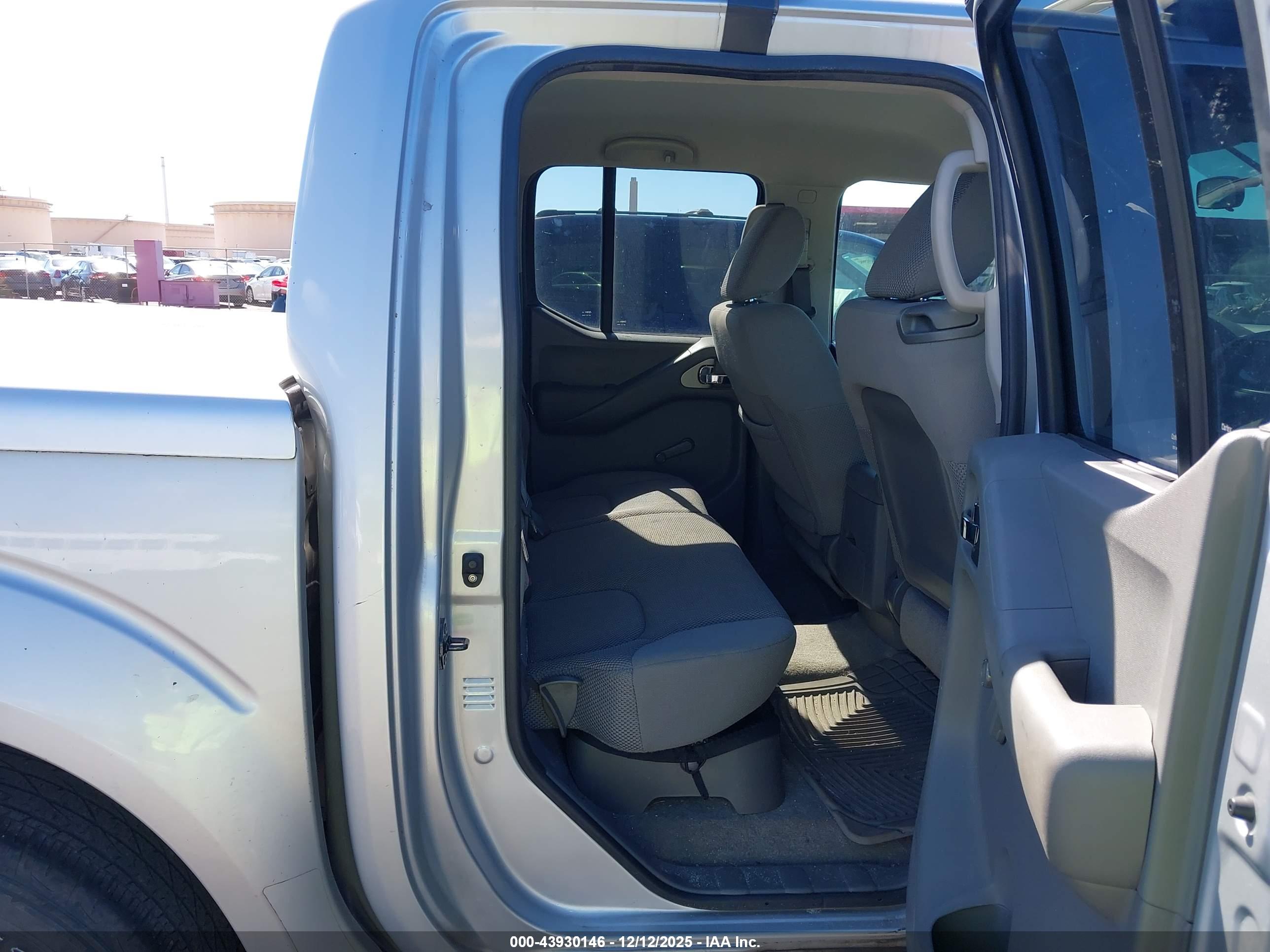 NISSAN FRONTIER image 8