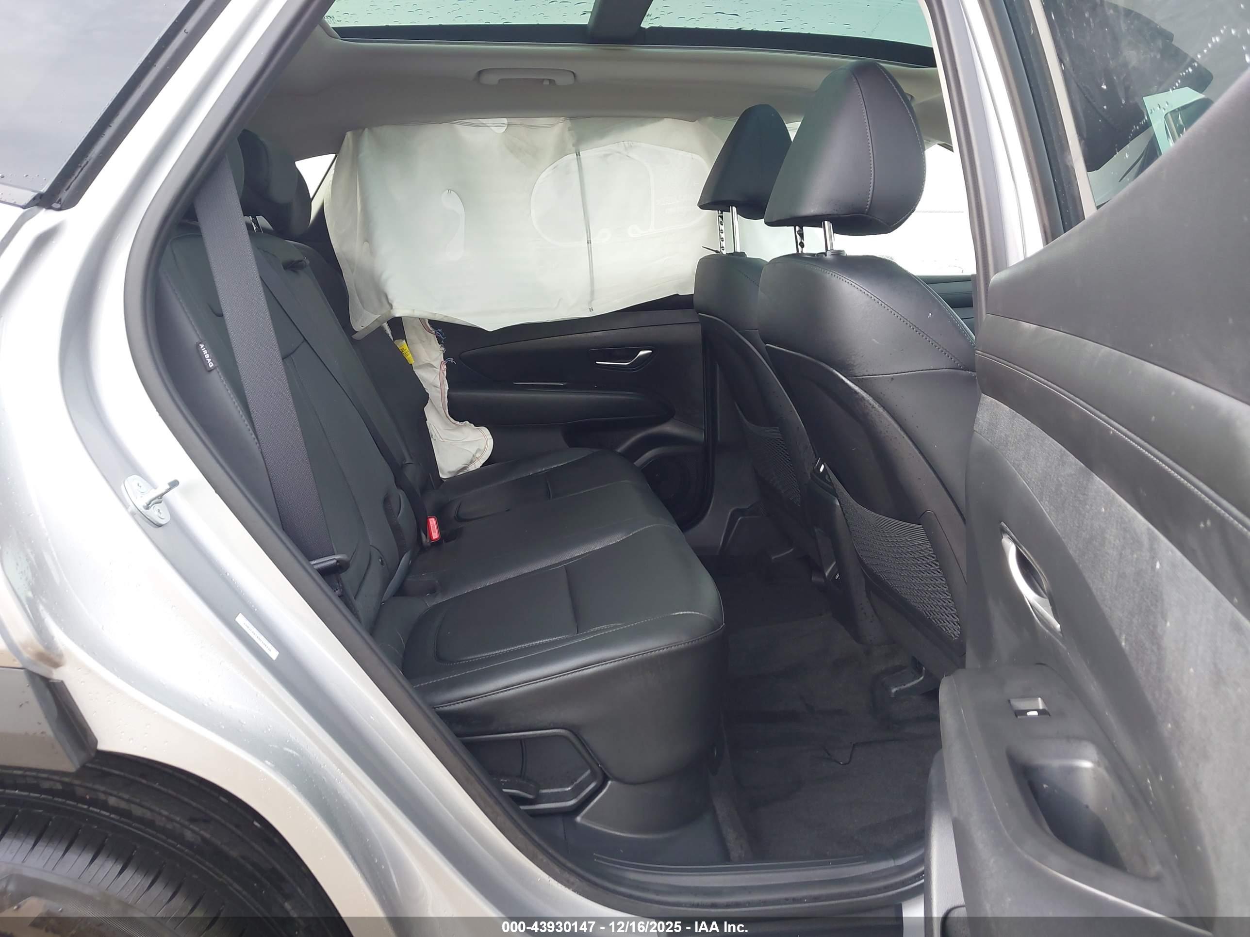 HYUNDAI TUCSON image 8