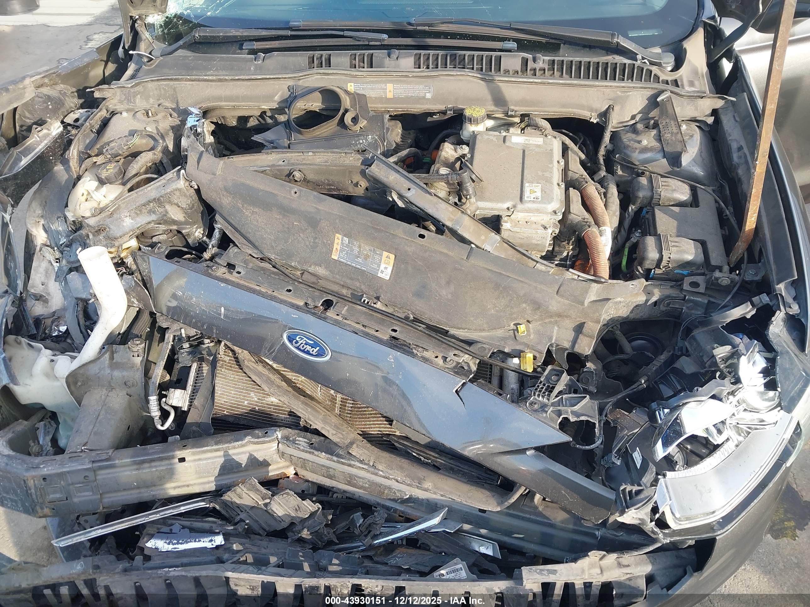 FORD FUSION image 10