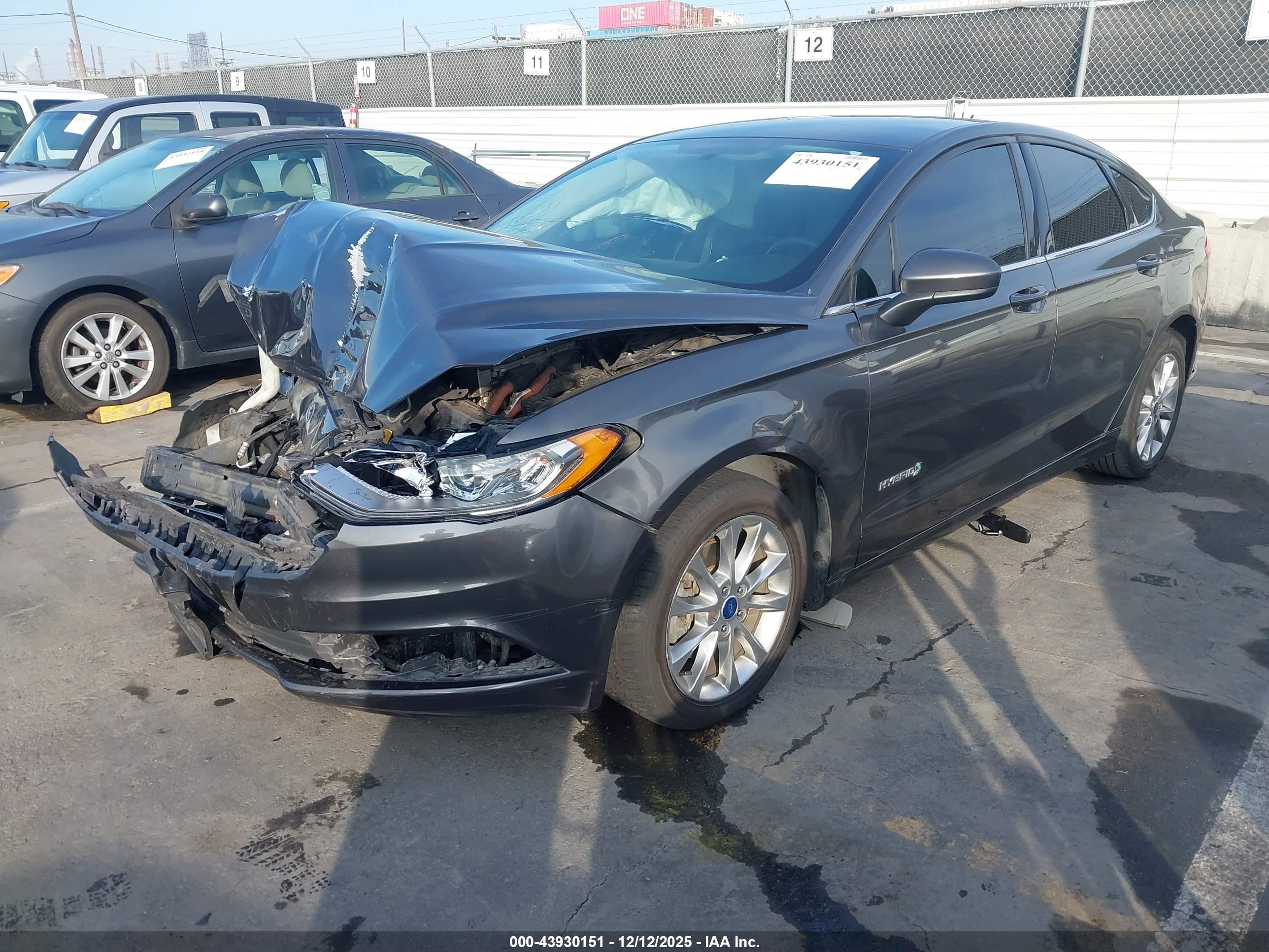 FORD FUSION image 2