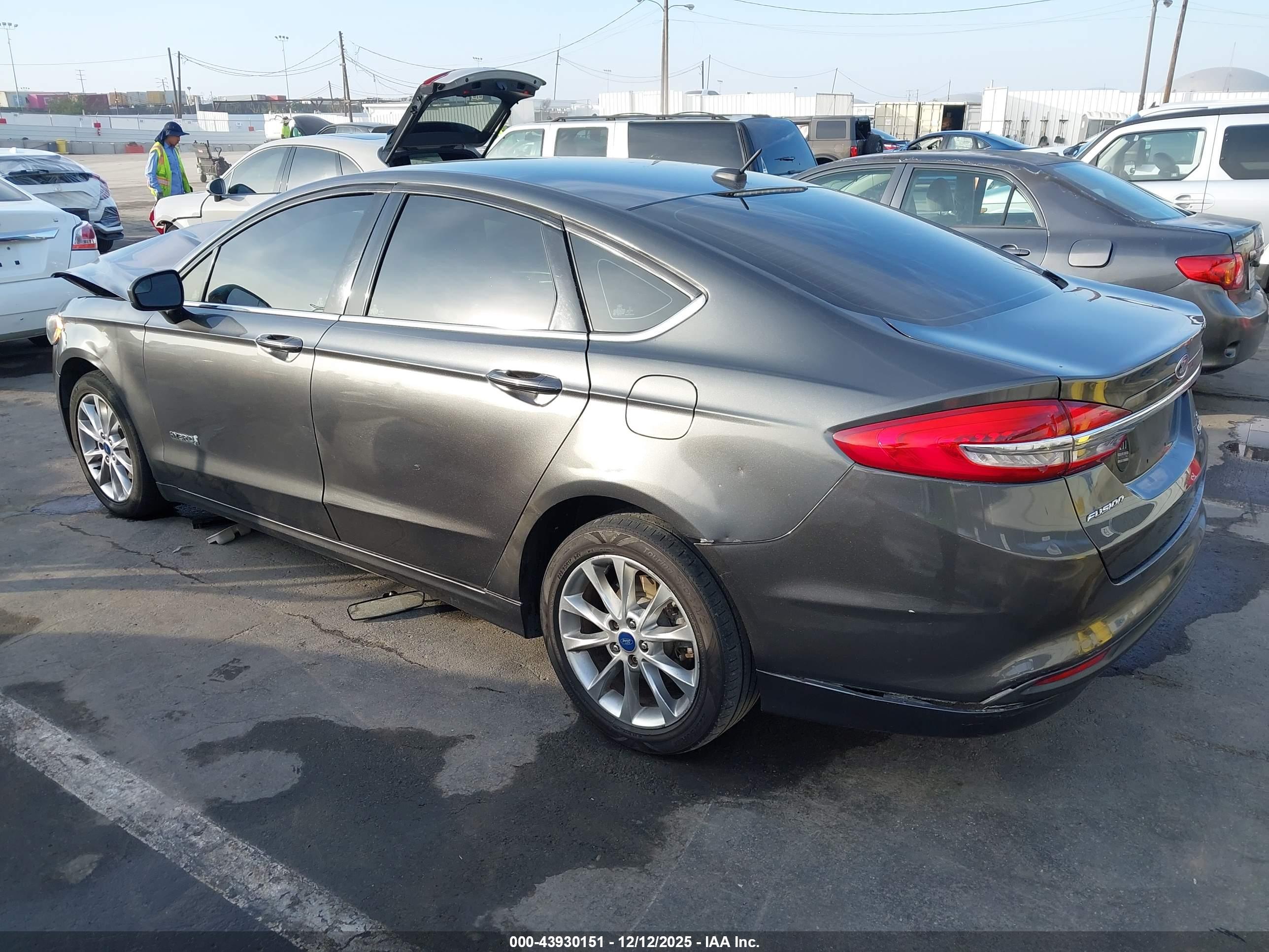FORD FUSION image 3