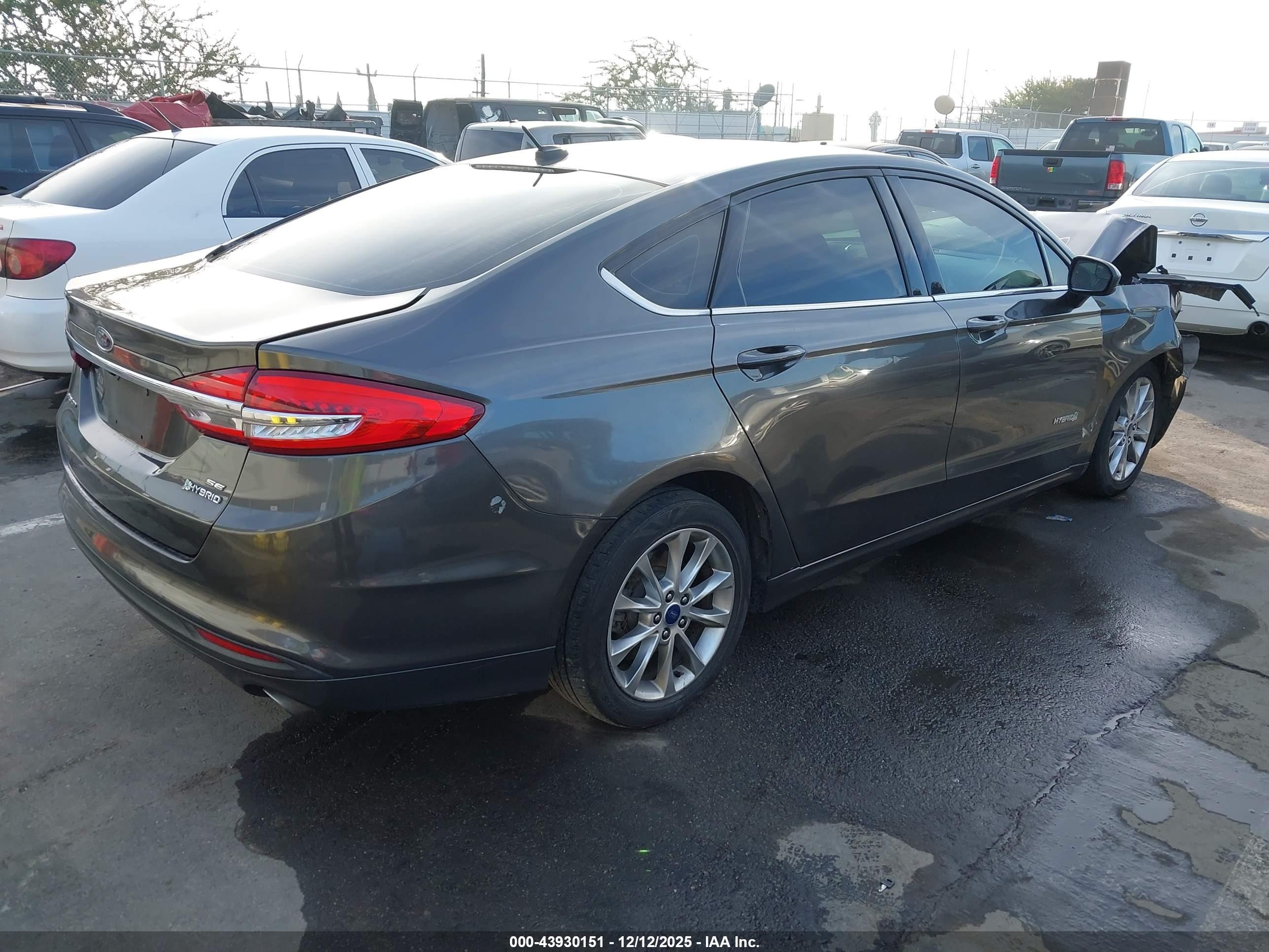 FORD FUSION image 4