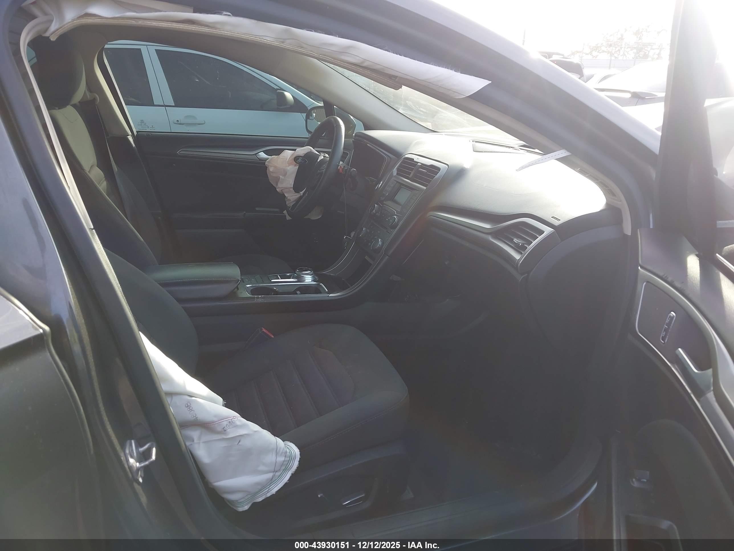 FORD FUSION image 5