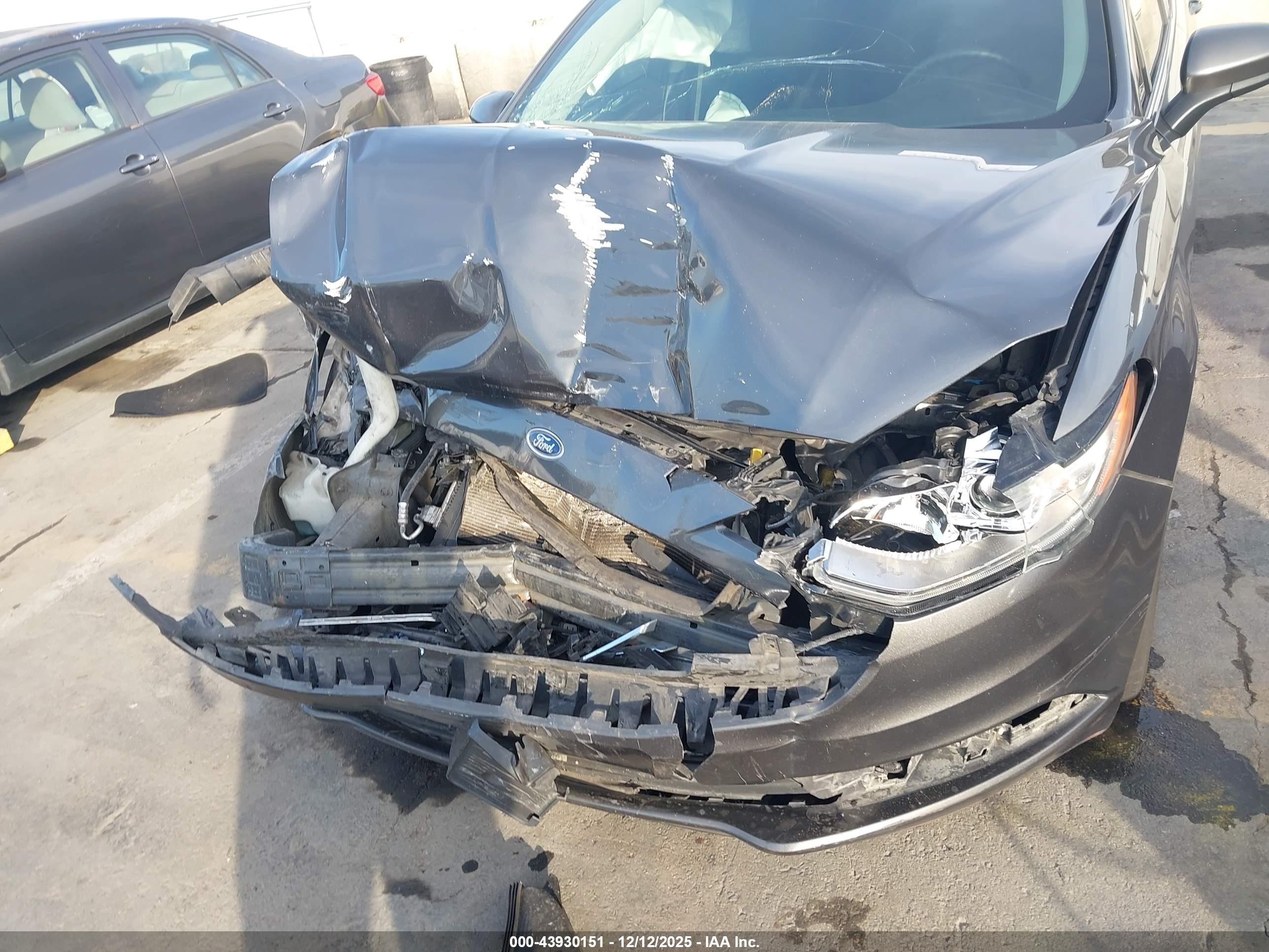 FORD FUSION image 6