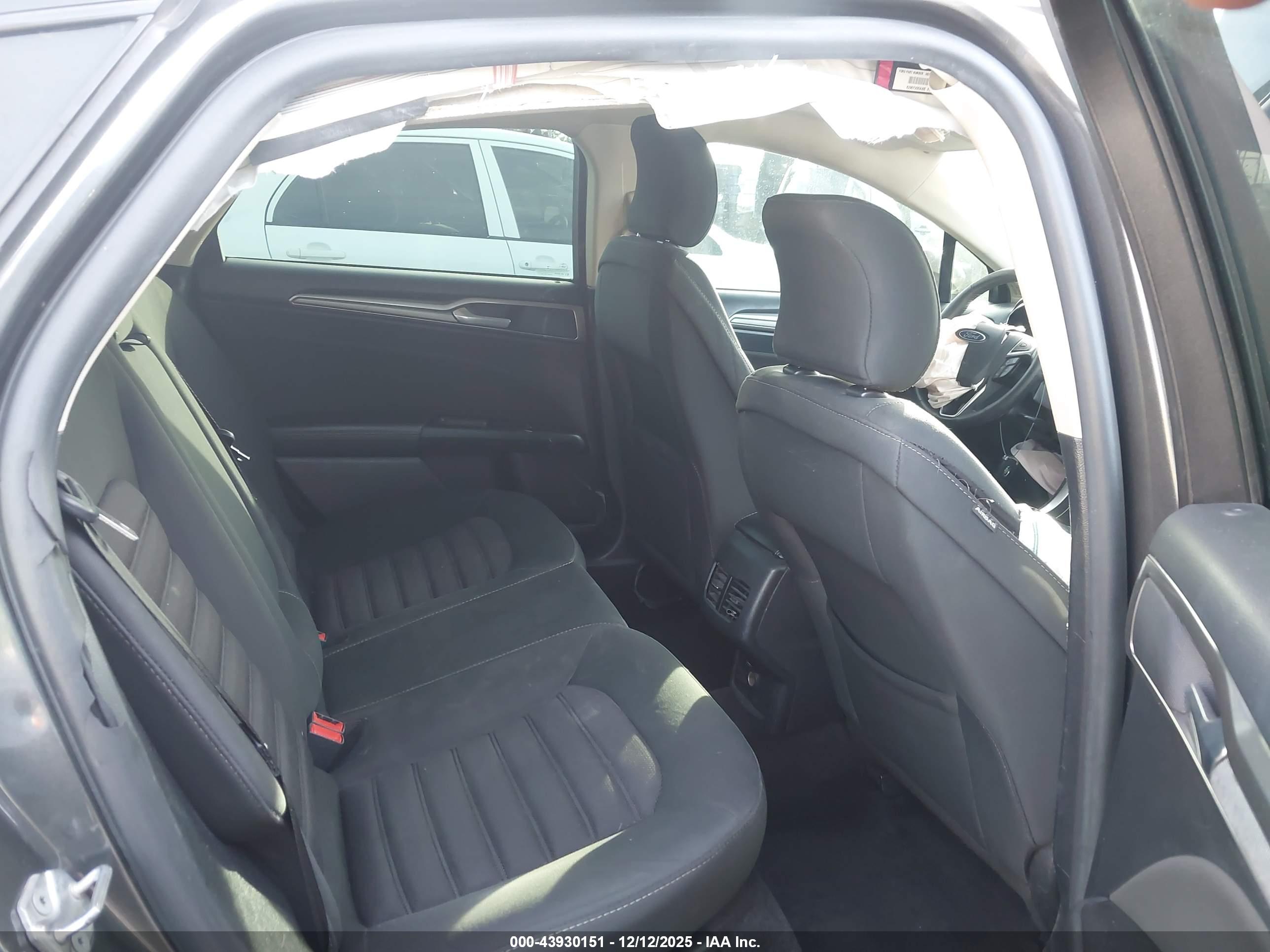 FORD FUSION image 8
