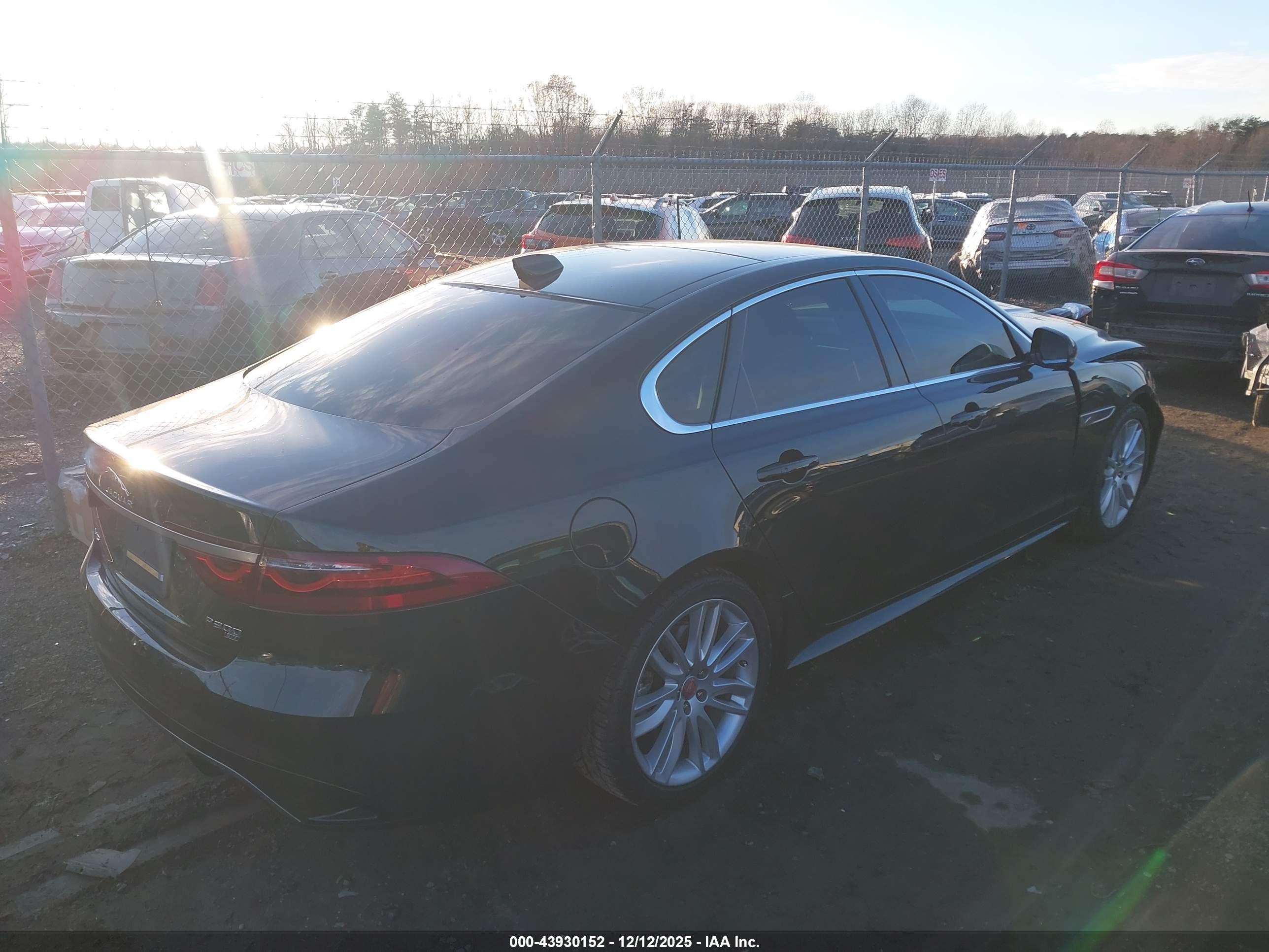 JAGUAR XF image 4
