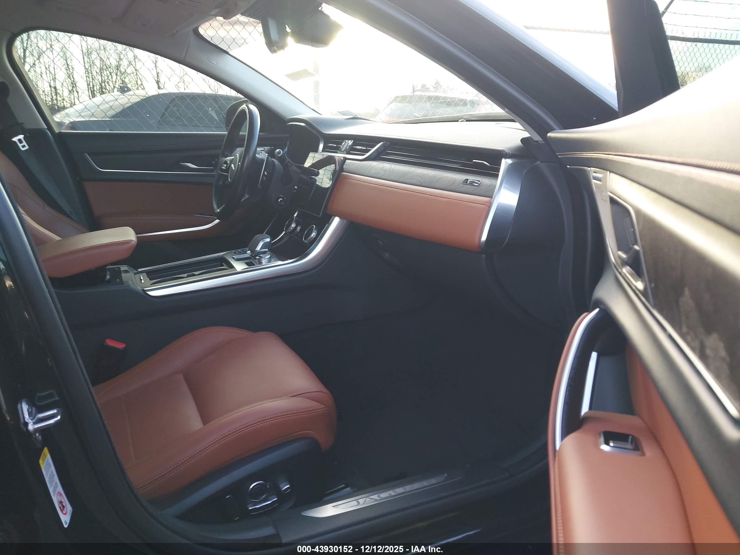 JAGUAR XF image 5