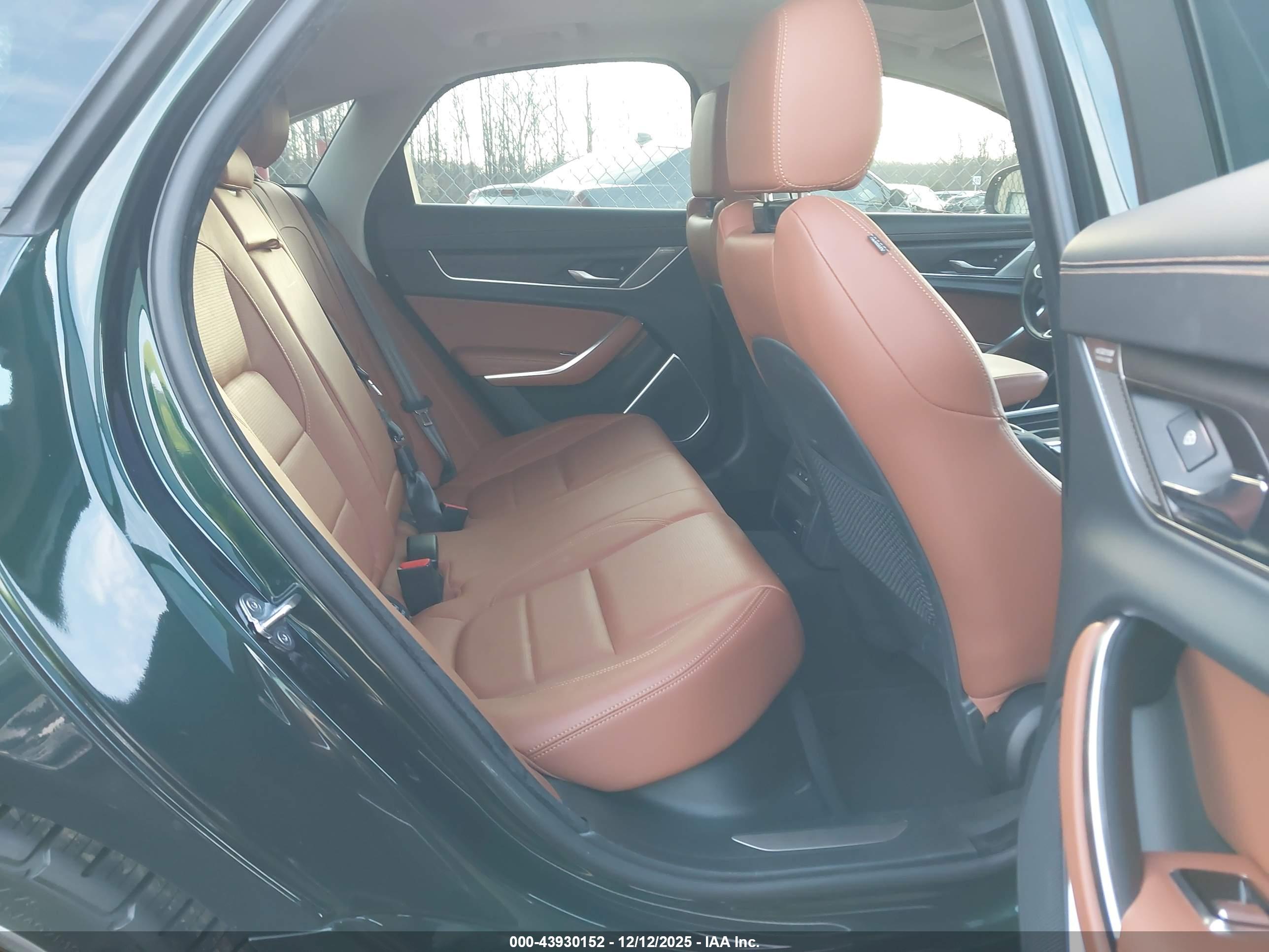 JAGUAR XF image 8