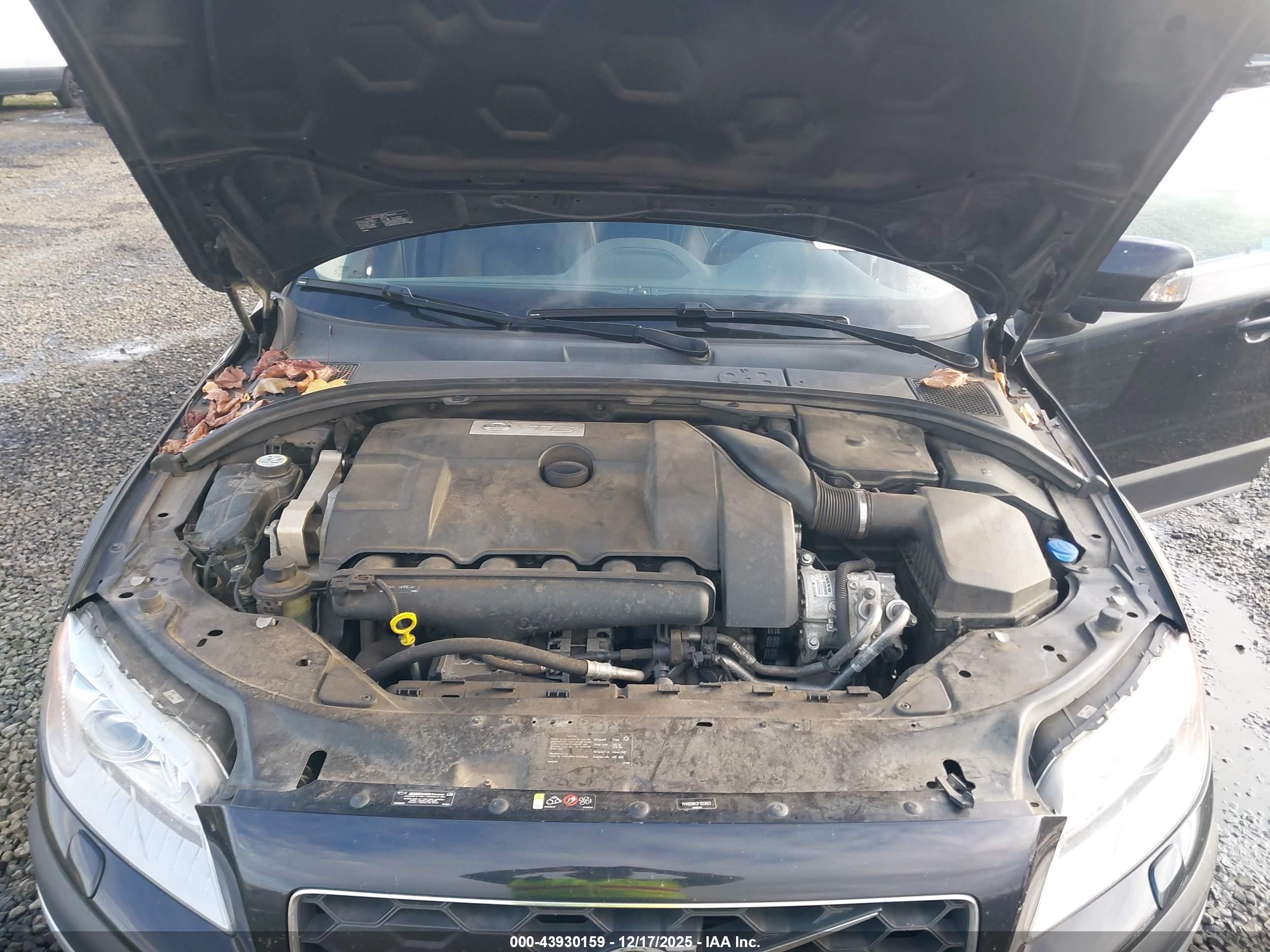VOLVO XC70 image 10