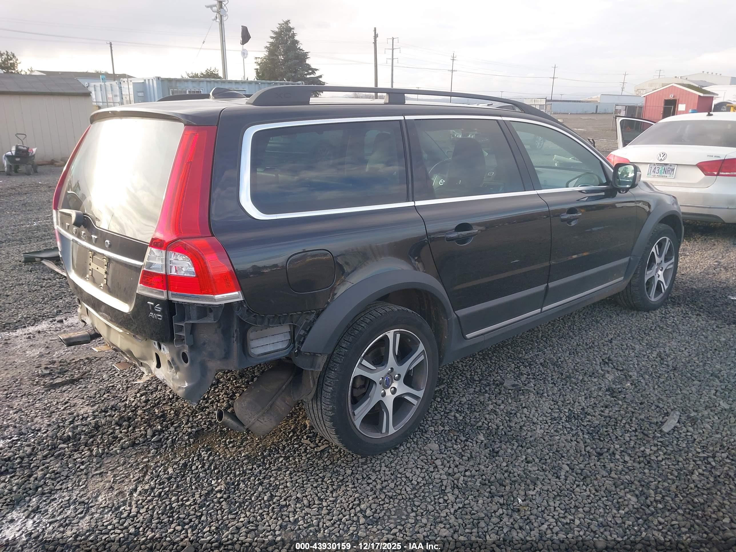 VOLVO XC70 image 4