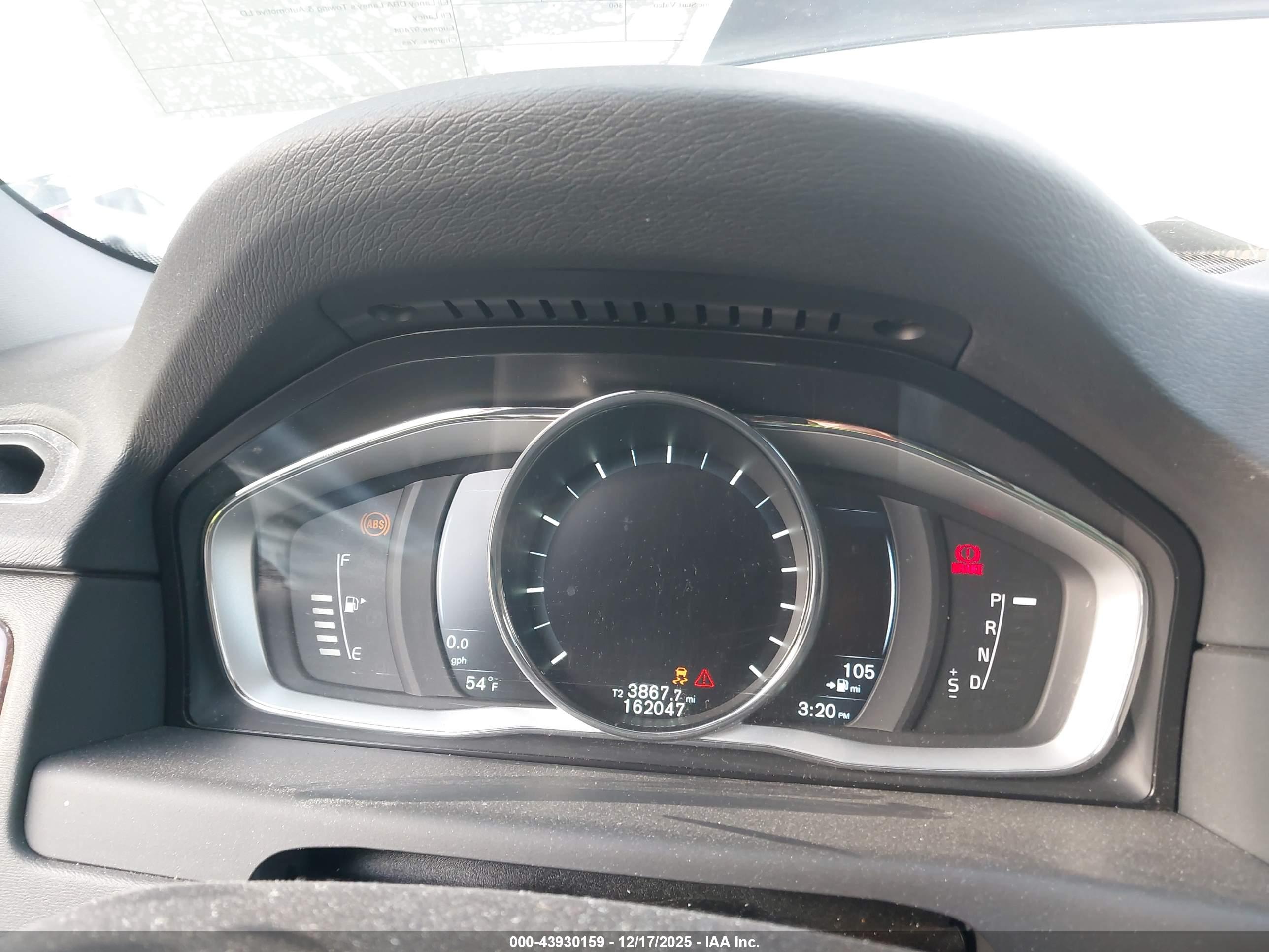 VOLVO XC70 image 7