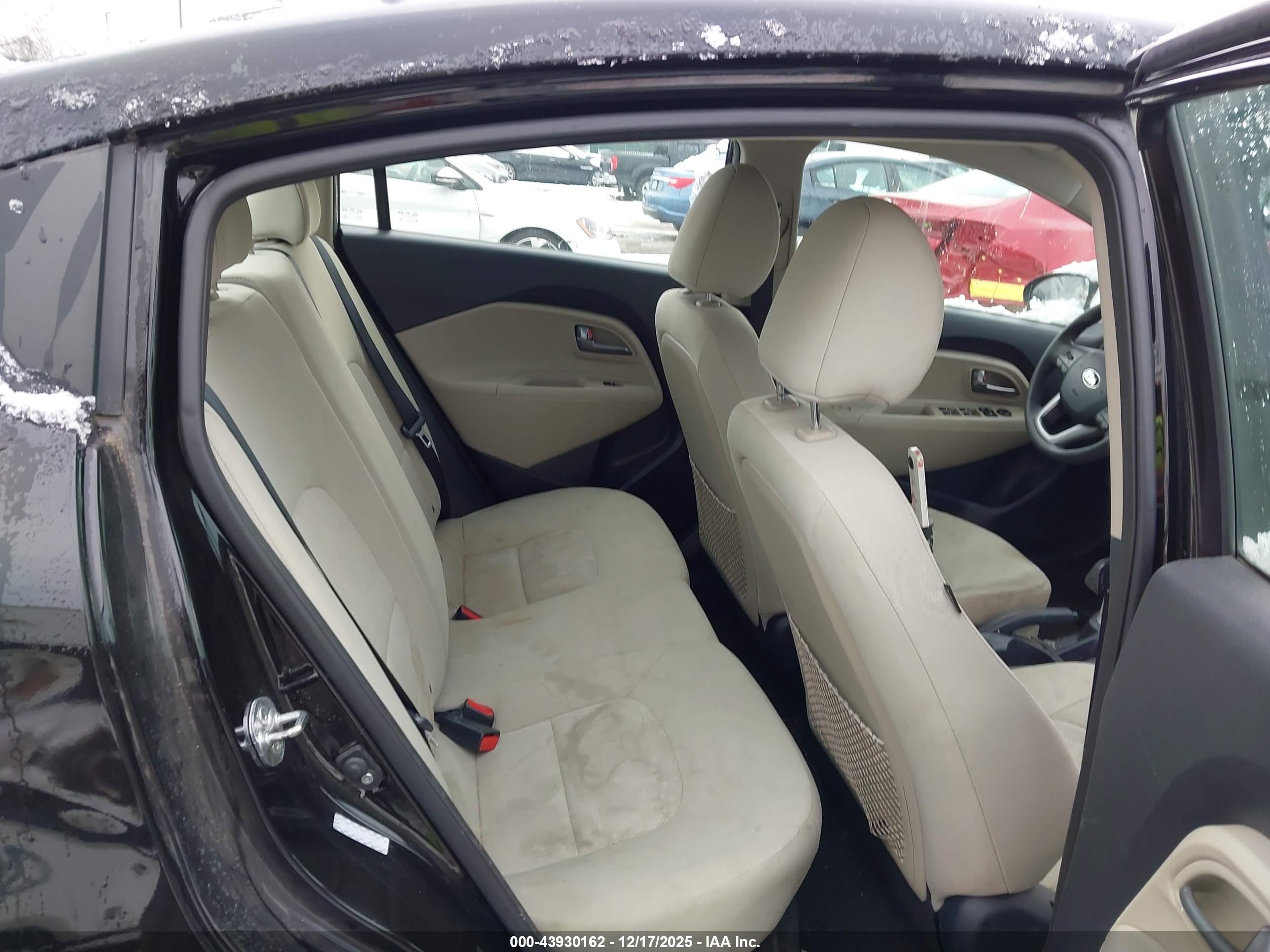KIA RIO image 8