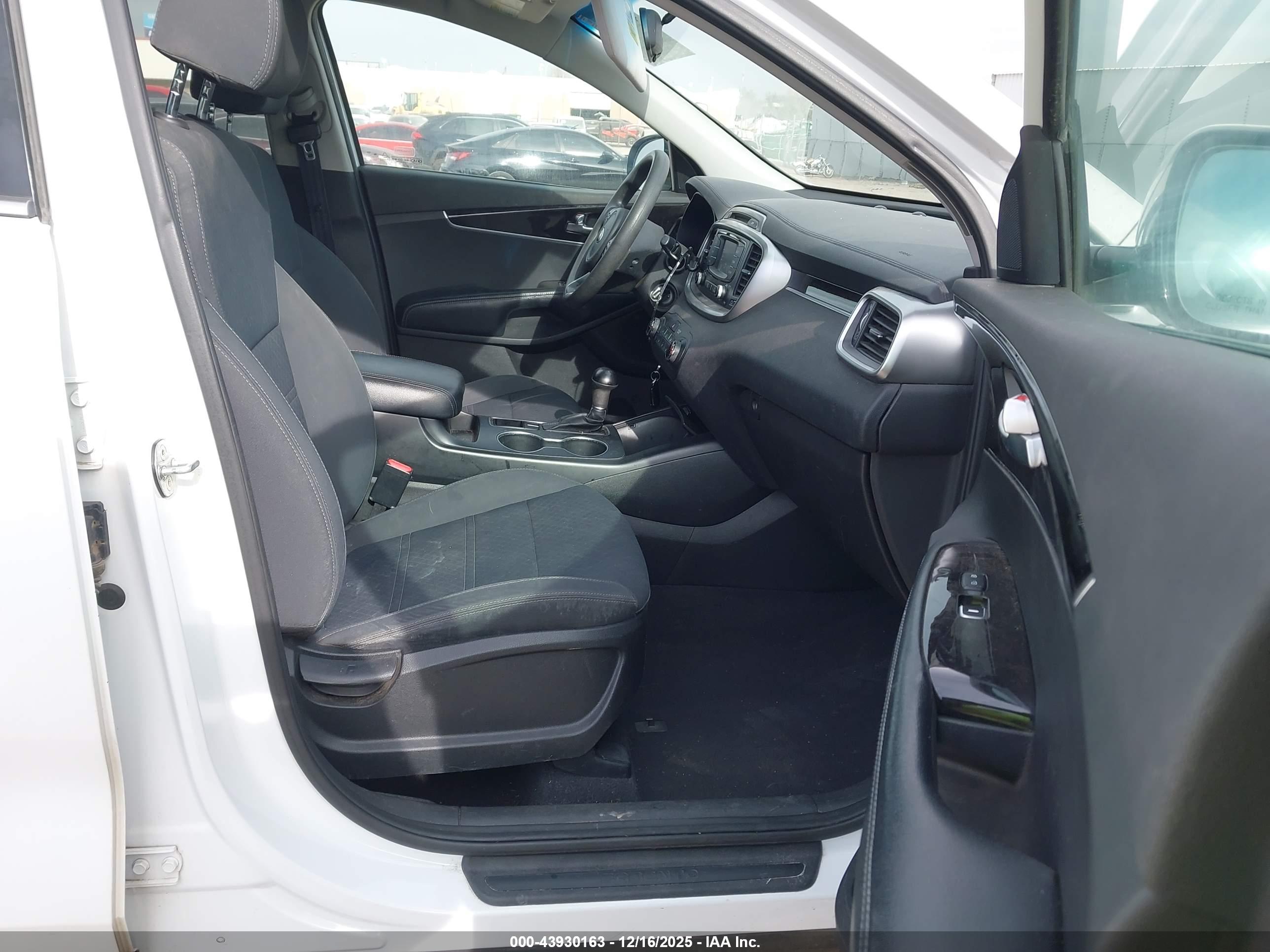 KIA SORENTO image 5