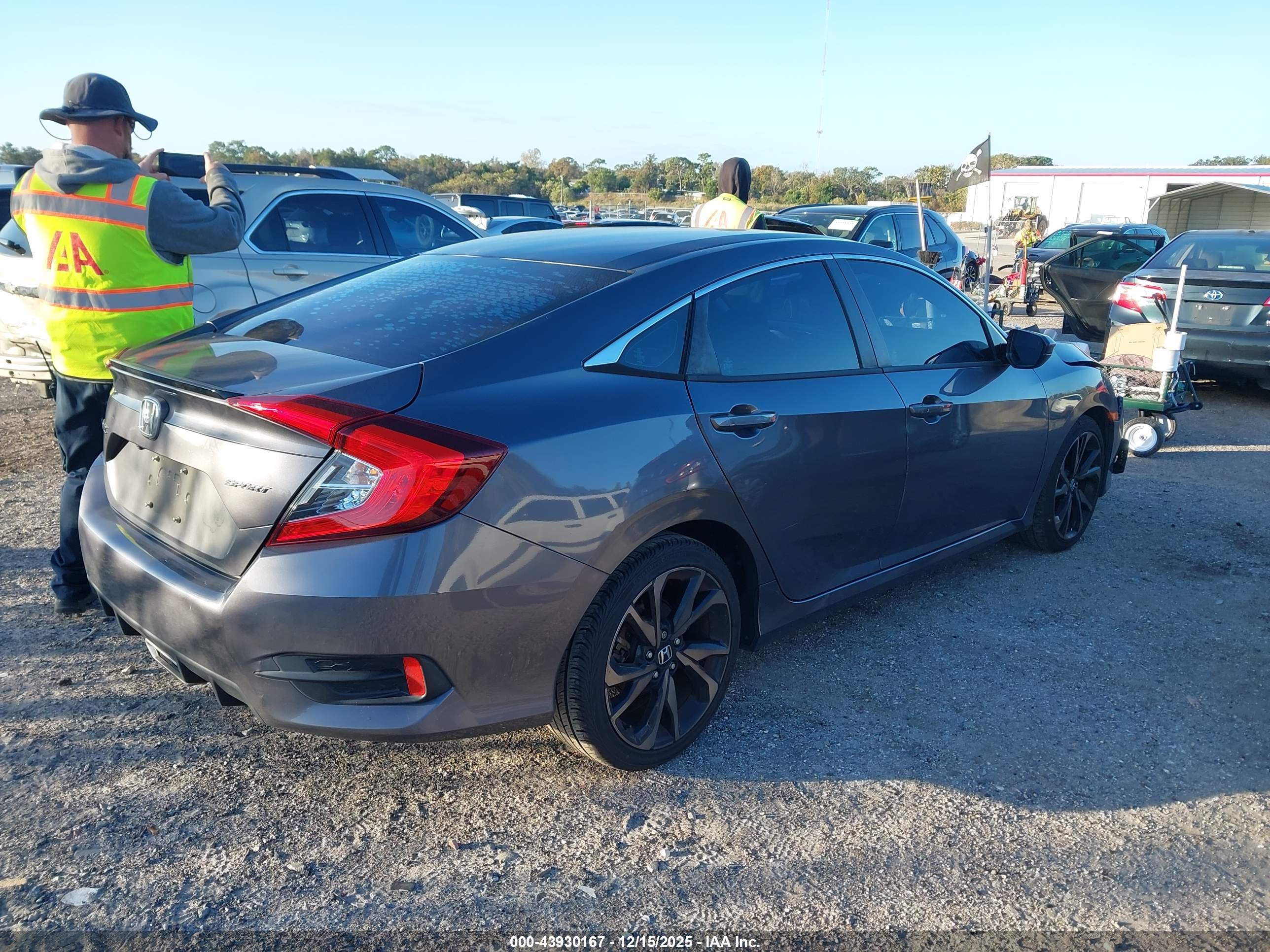 HONDA CIVIC image 4