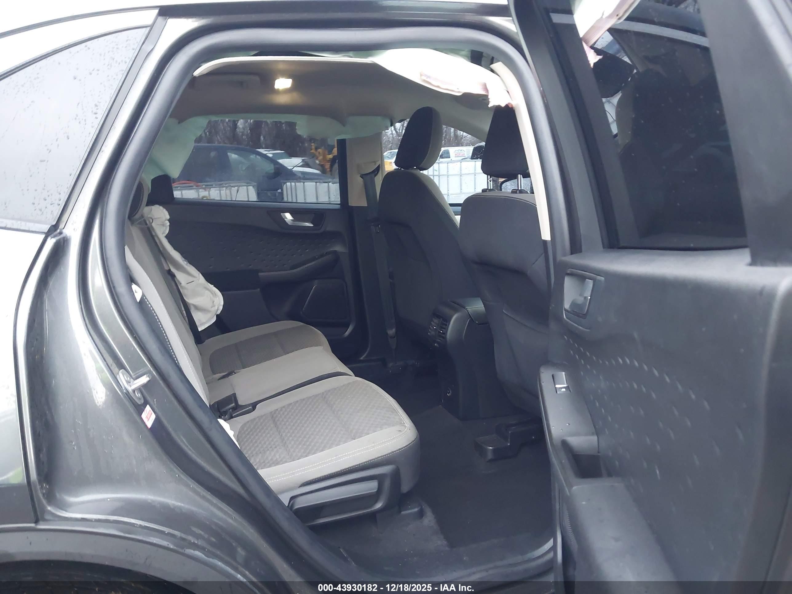 FORD ESCAPE image 8