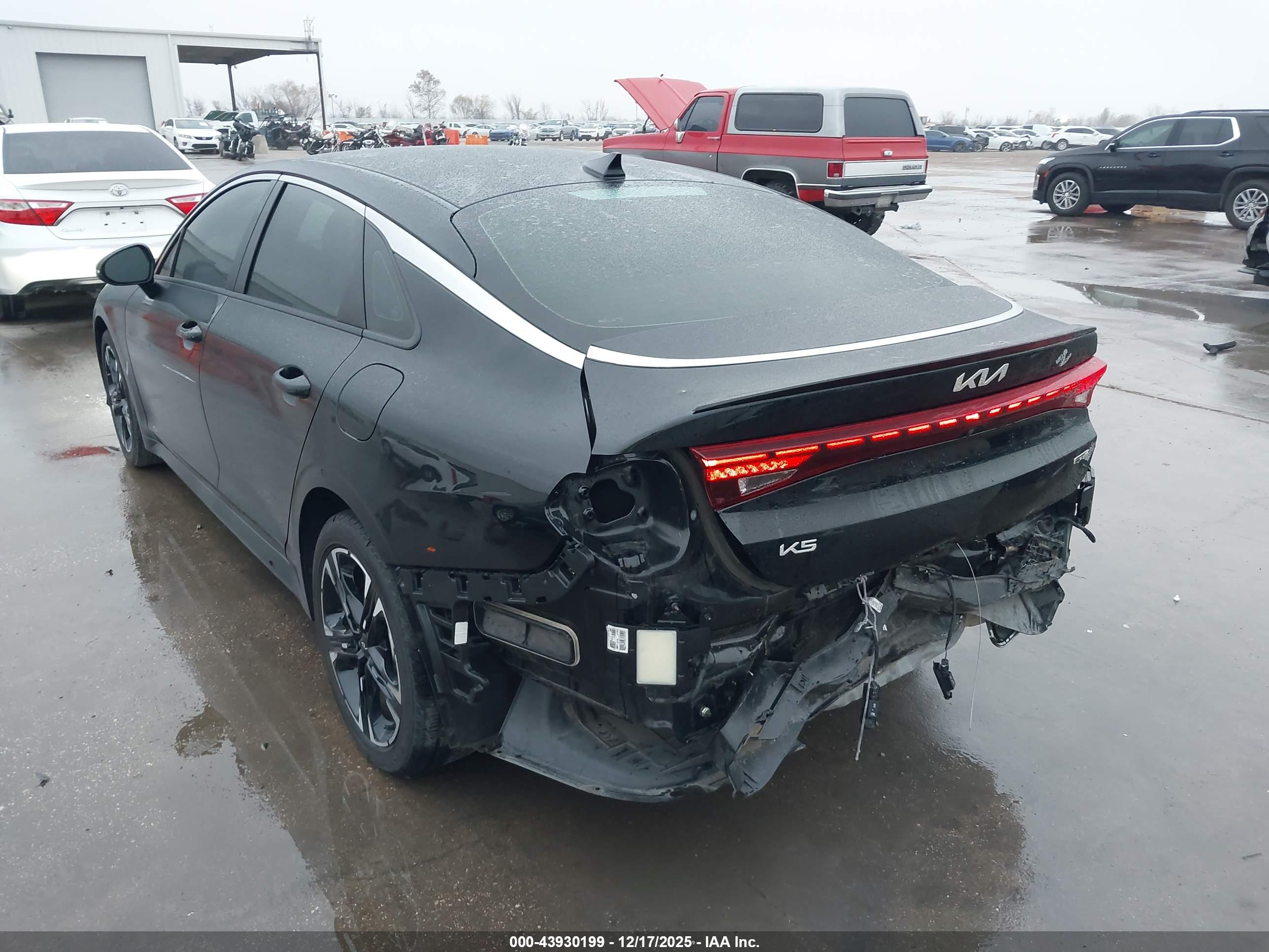 KIA K5 image 3