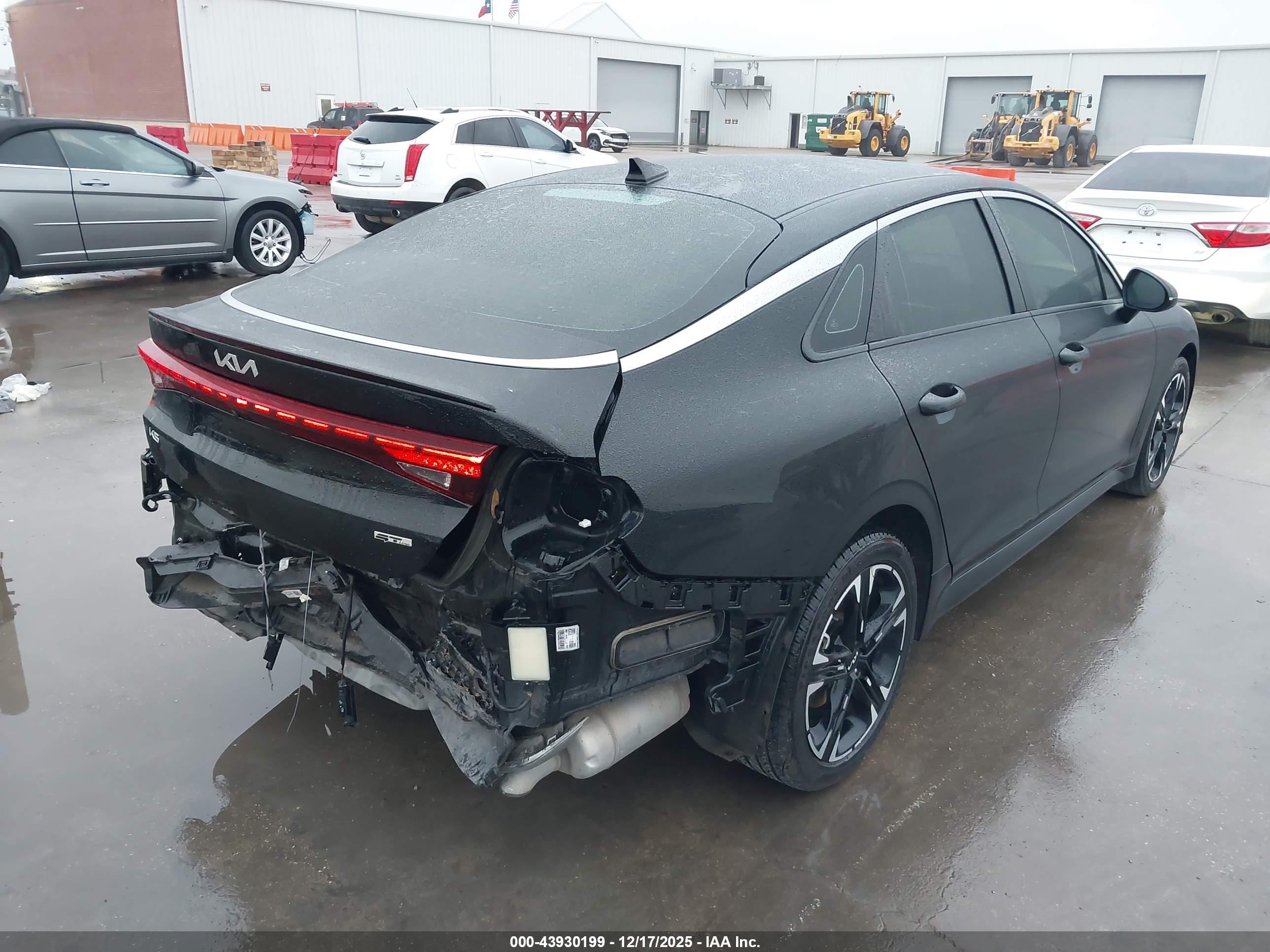 KIA K5 image 4