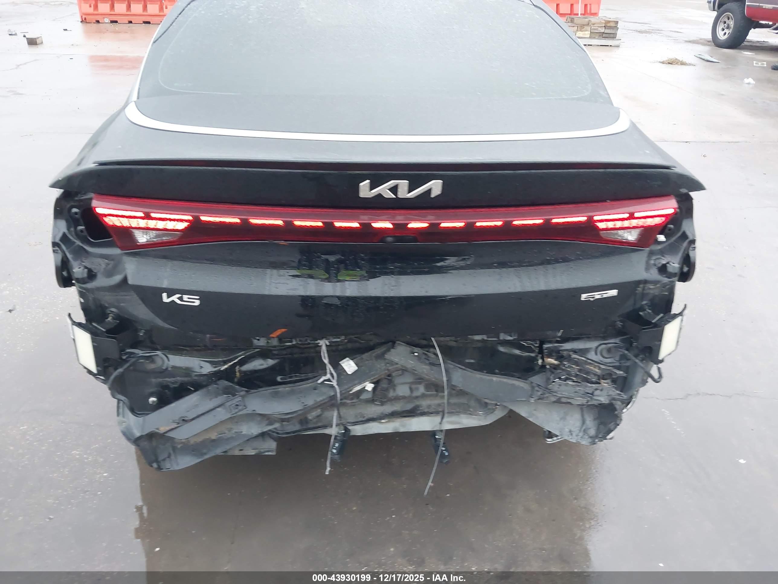KIA K5 image 6