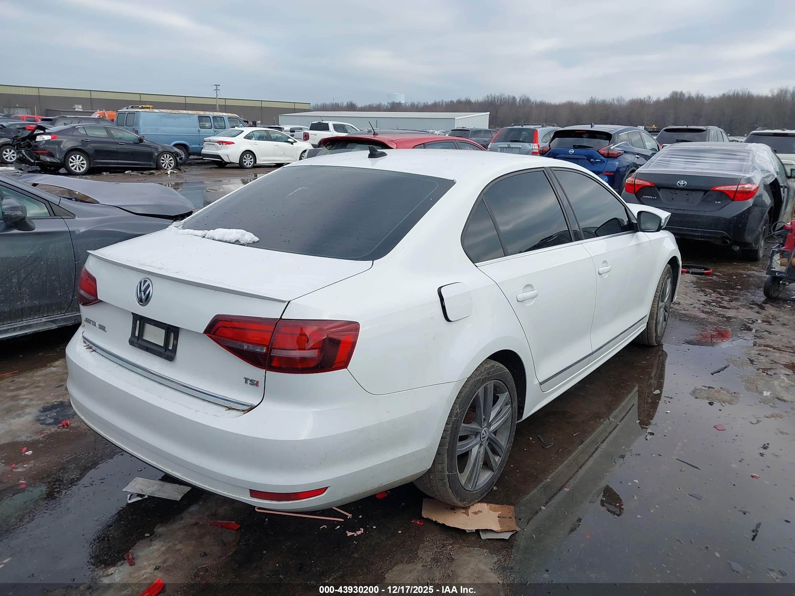 VOLKSWAGEN JETTA image 4