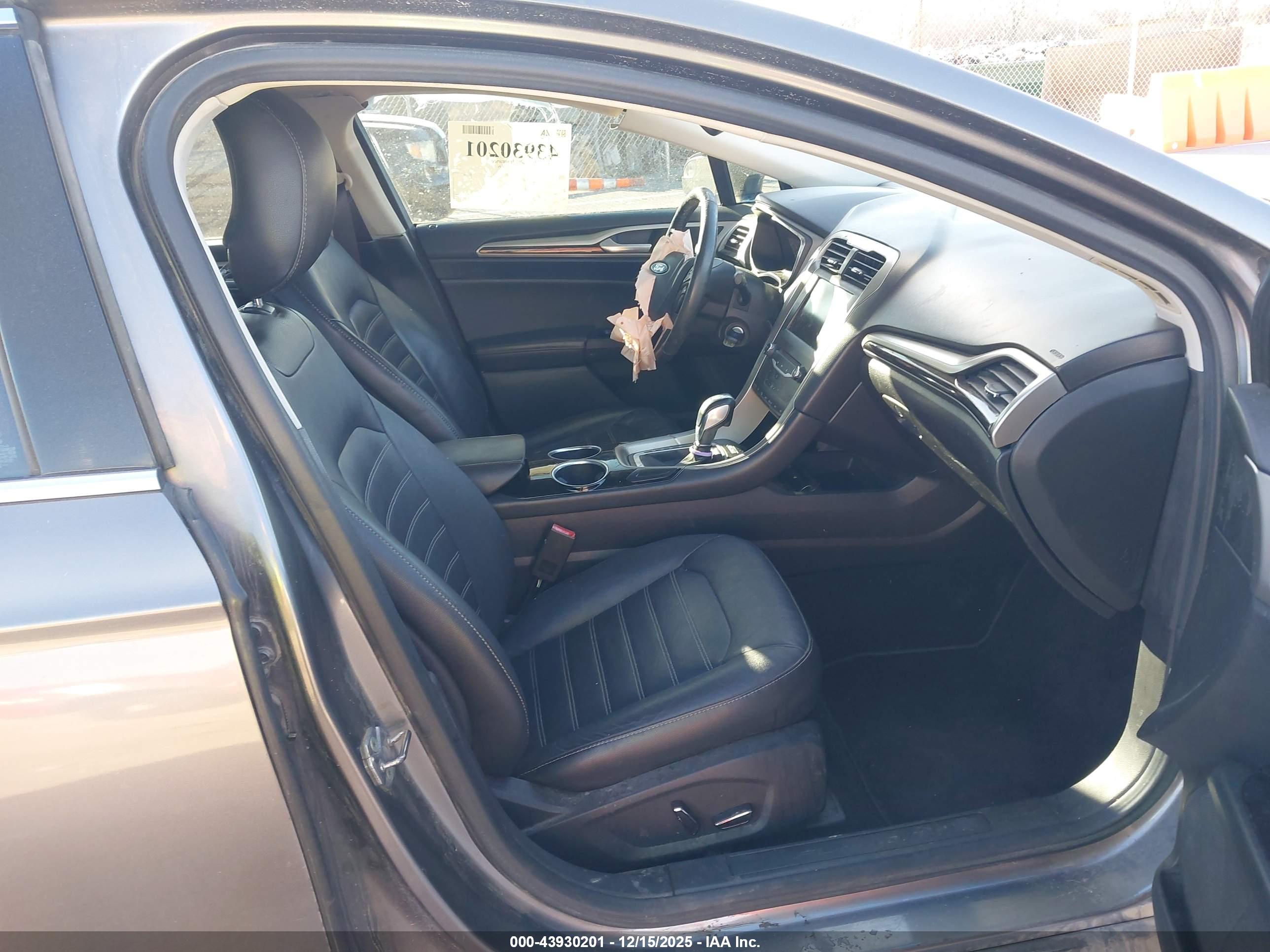 FORD FUSION image 5