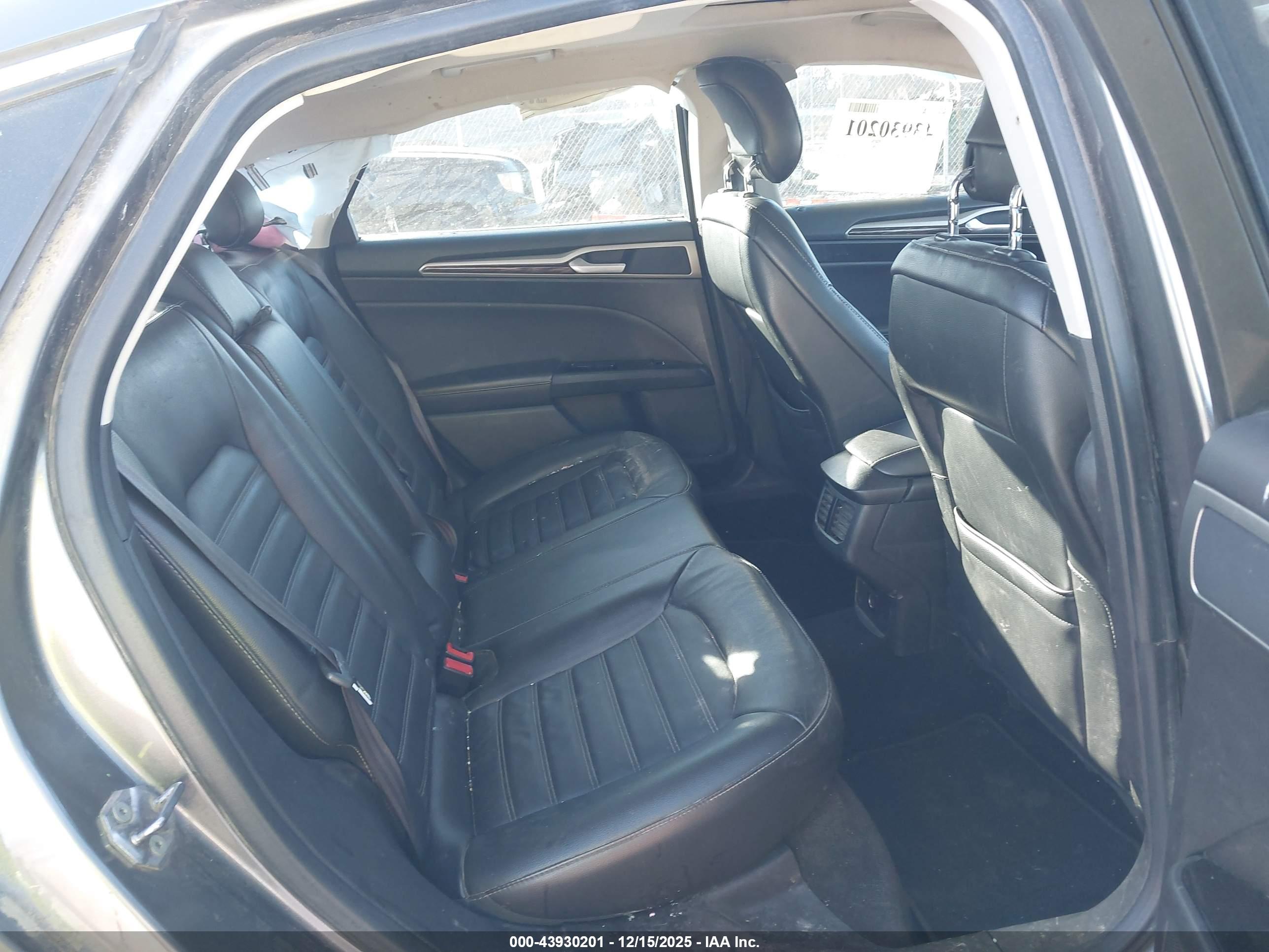 FORD FUSION image 8