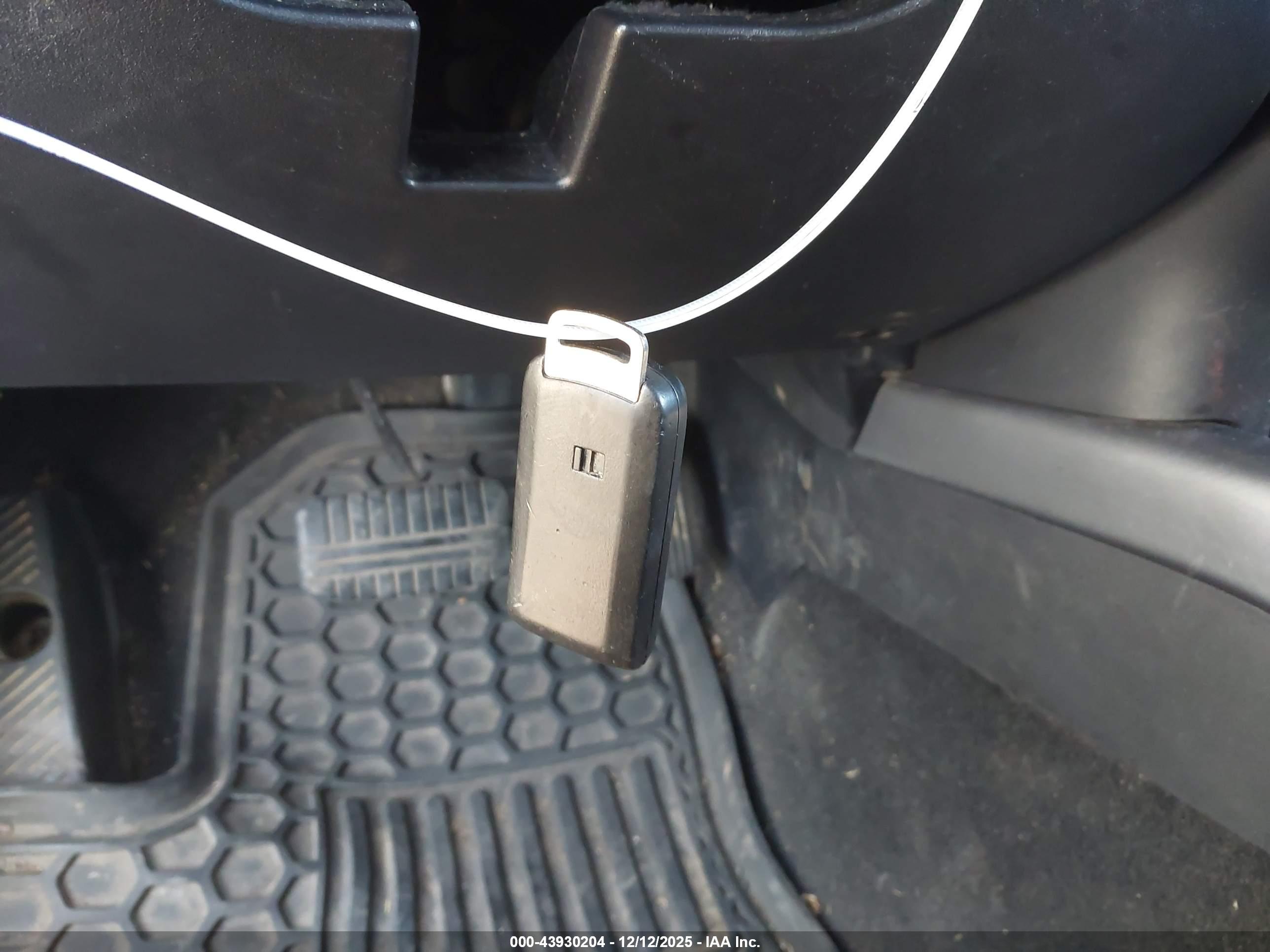 MITSUBISHI OUTLANDER image 11