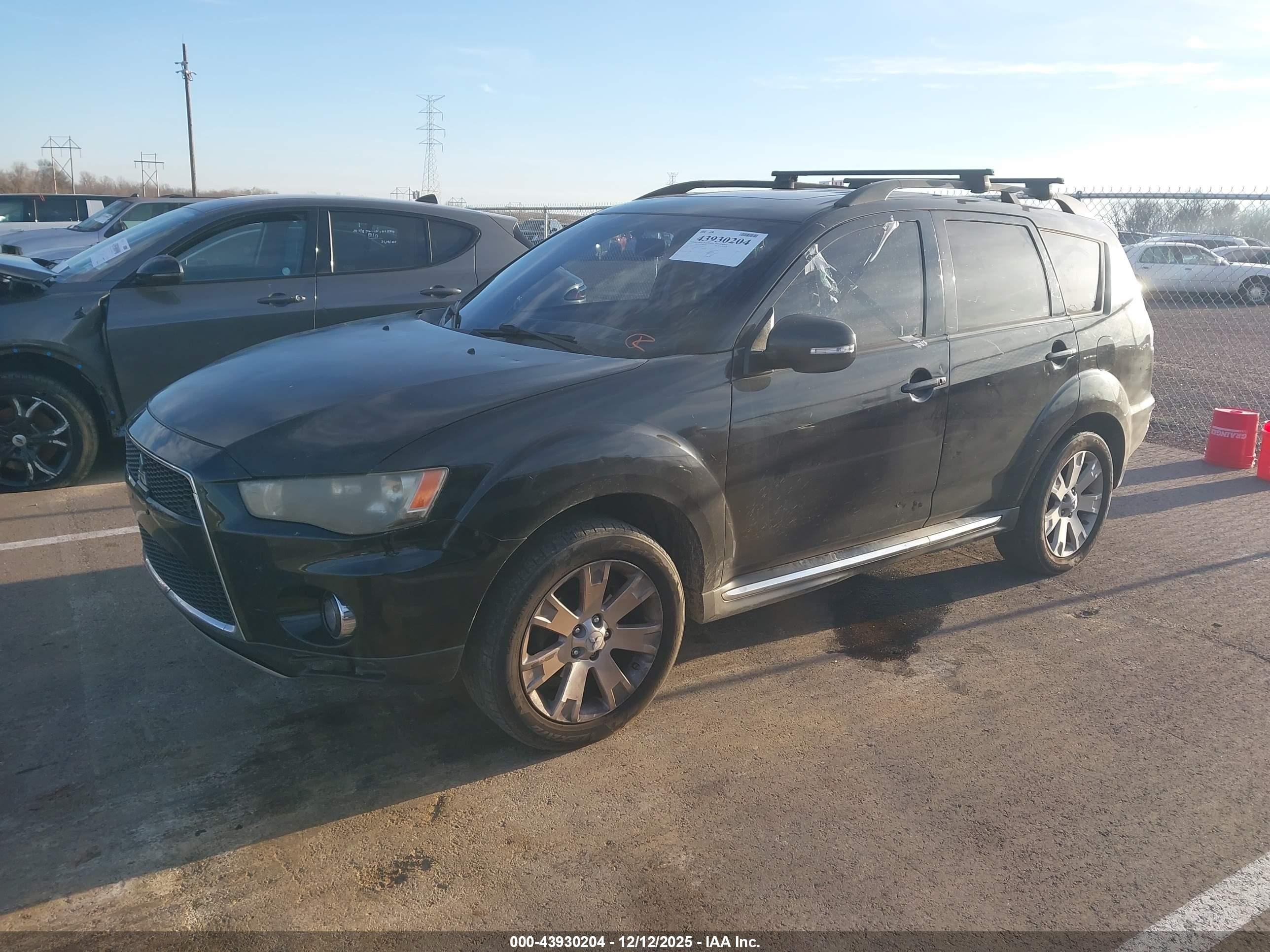 MITSUBISHI OUTLANDER image 2