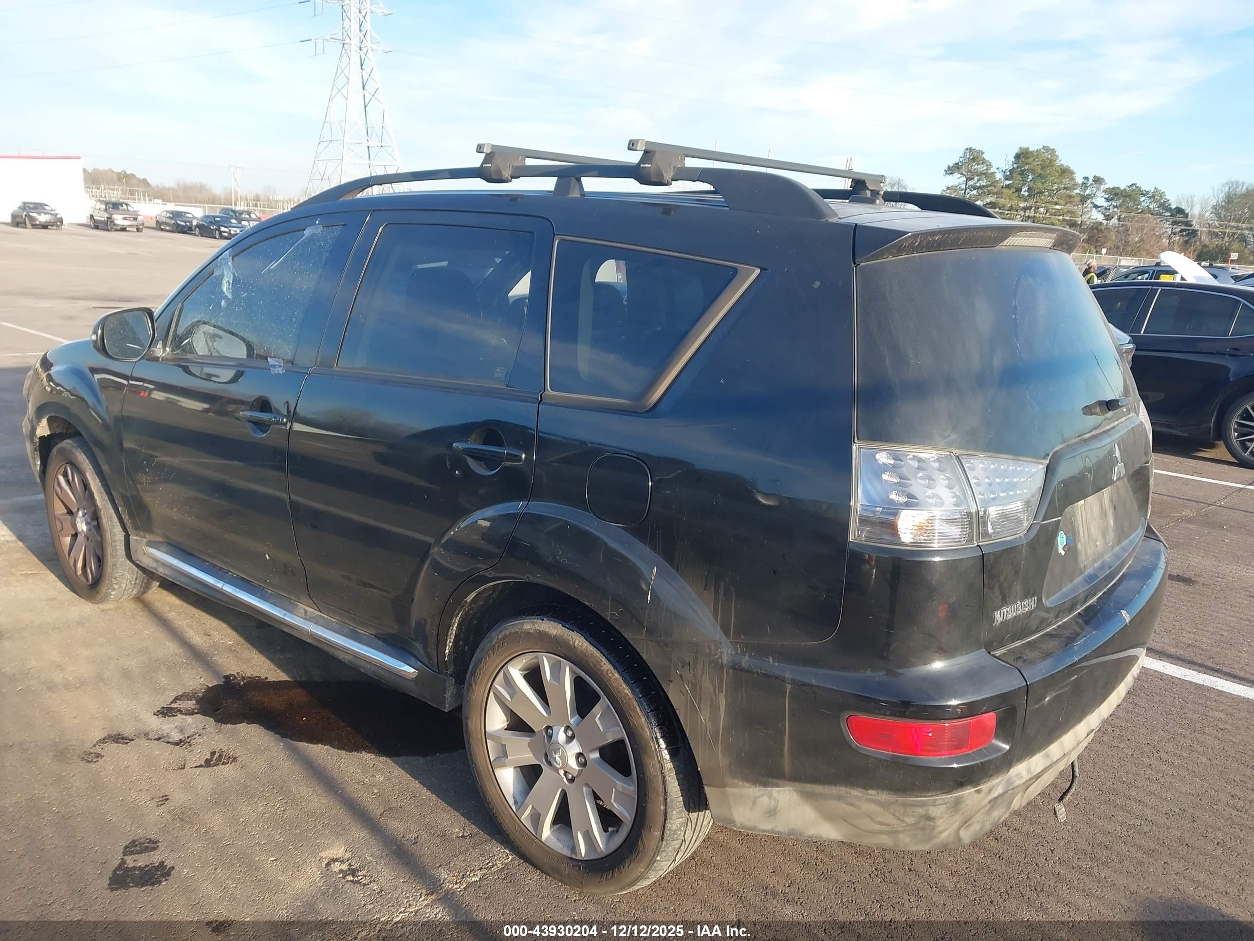 MITSUBISHI OUTLANDER image 3