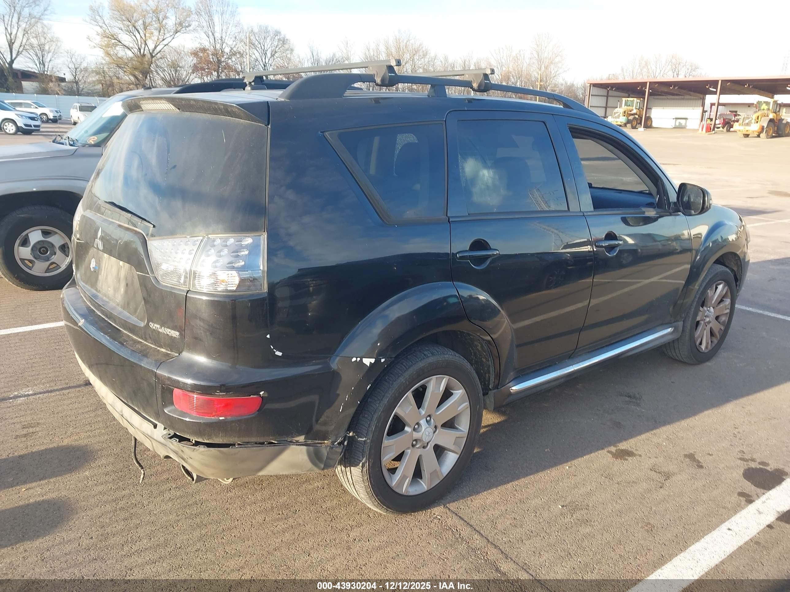 MITSUBISHI OUTLANDER image 4