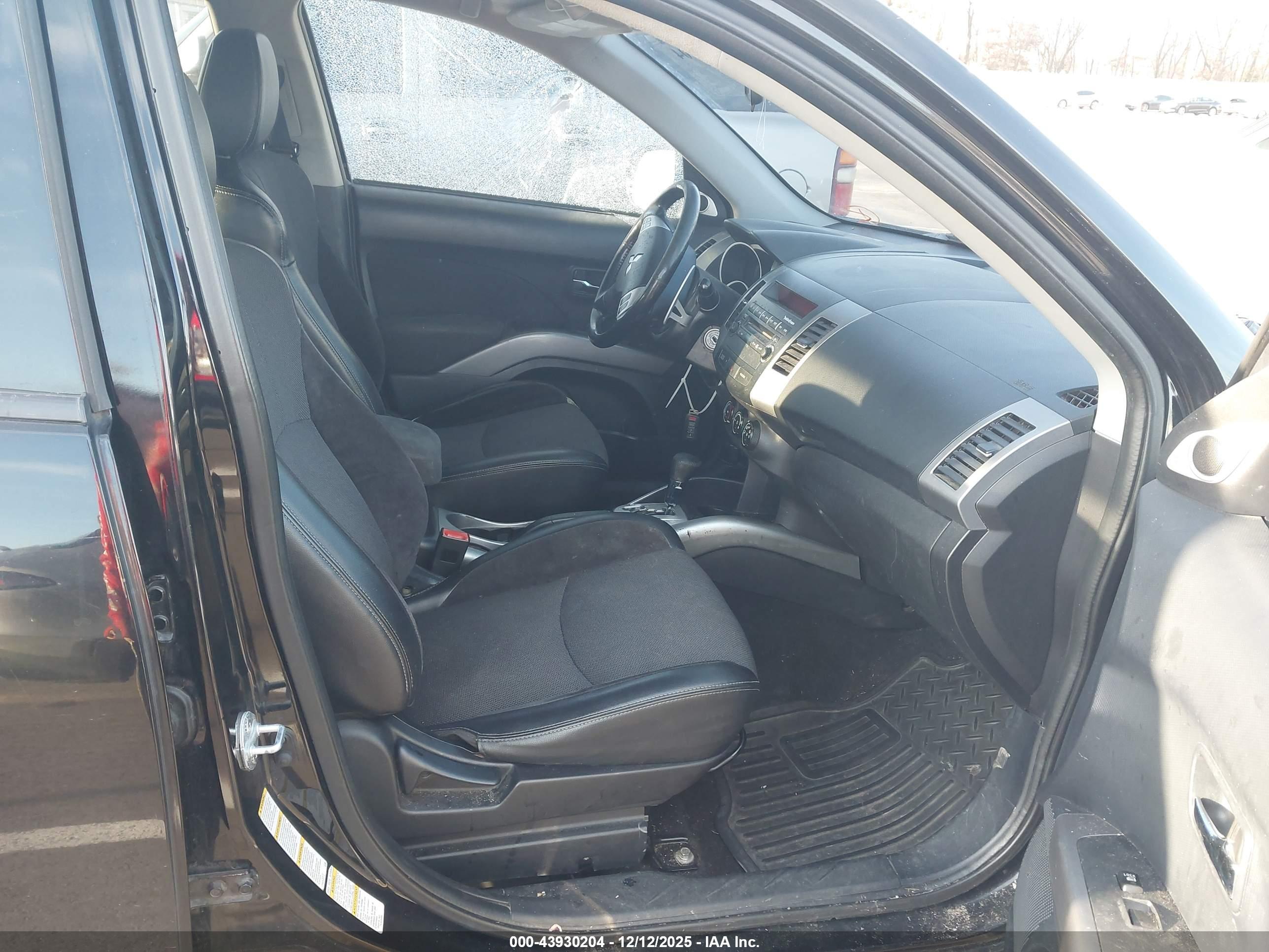 MITSUBISHI OUTLANDER image 5