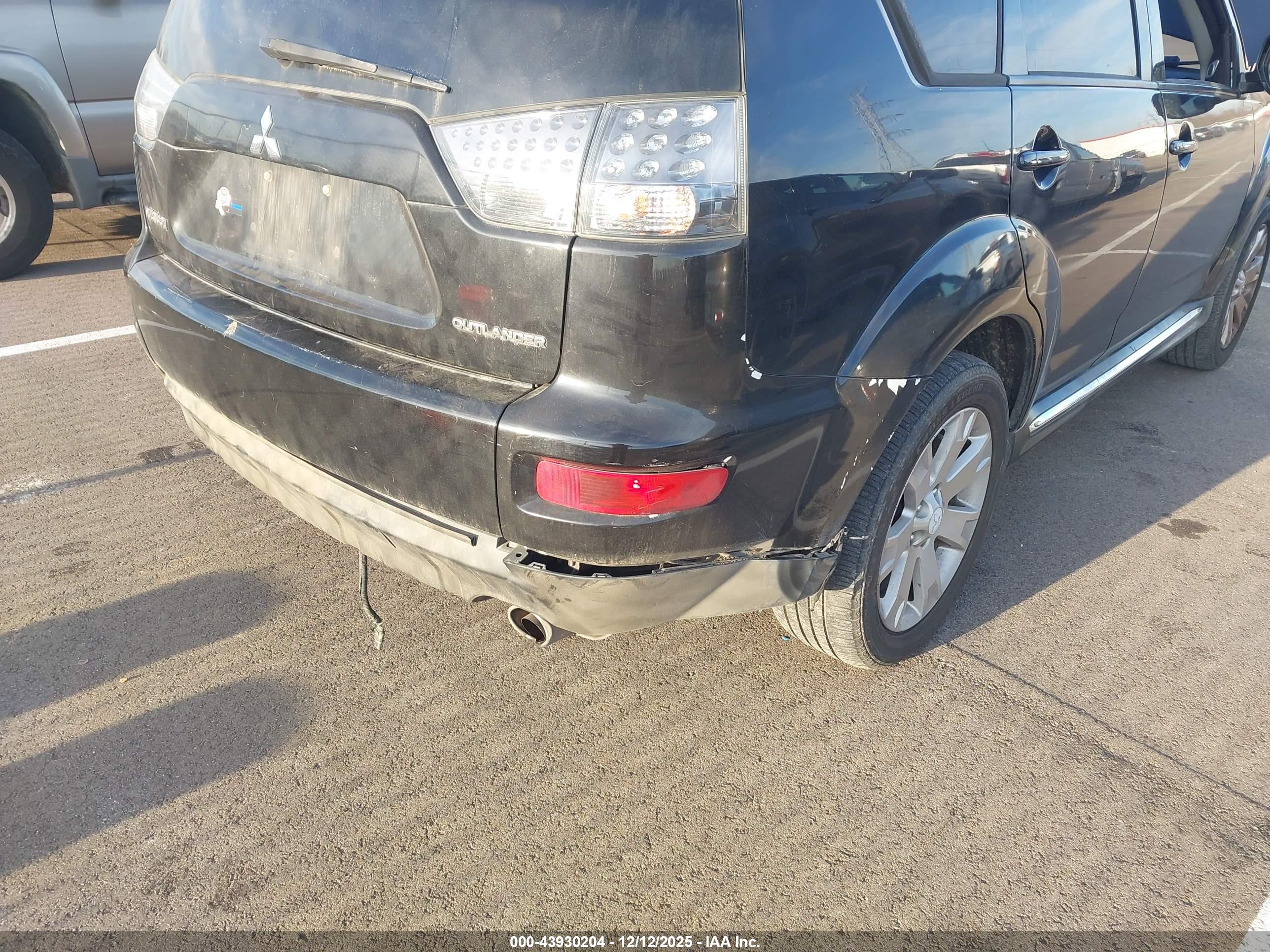 MITSUBISHI OUTLANDER image 6