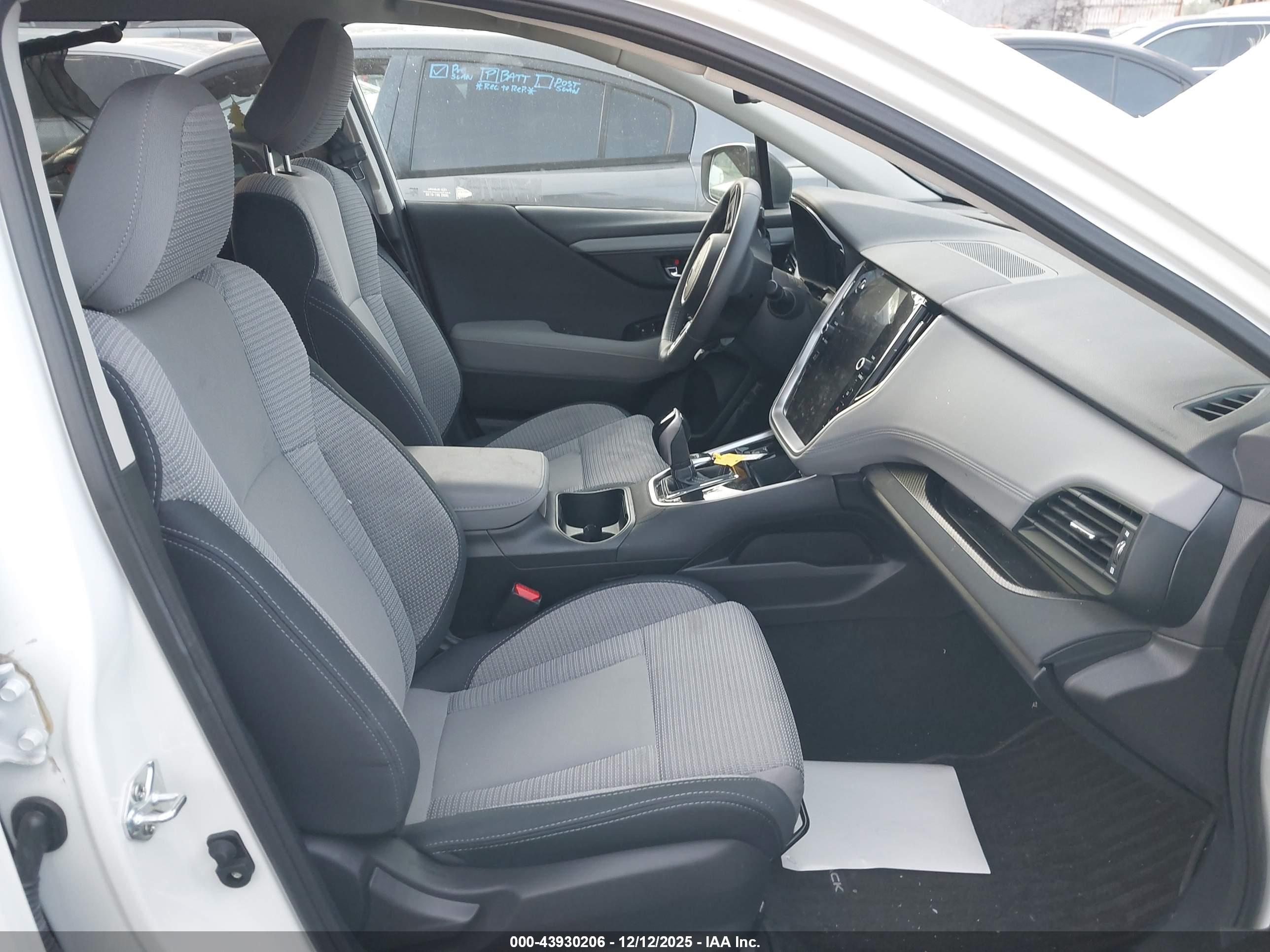 SUBARU OUTBACK image 5