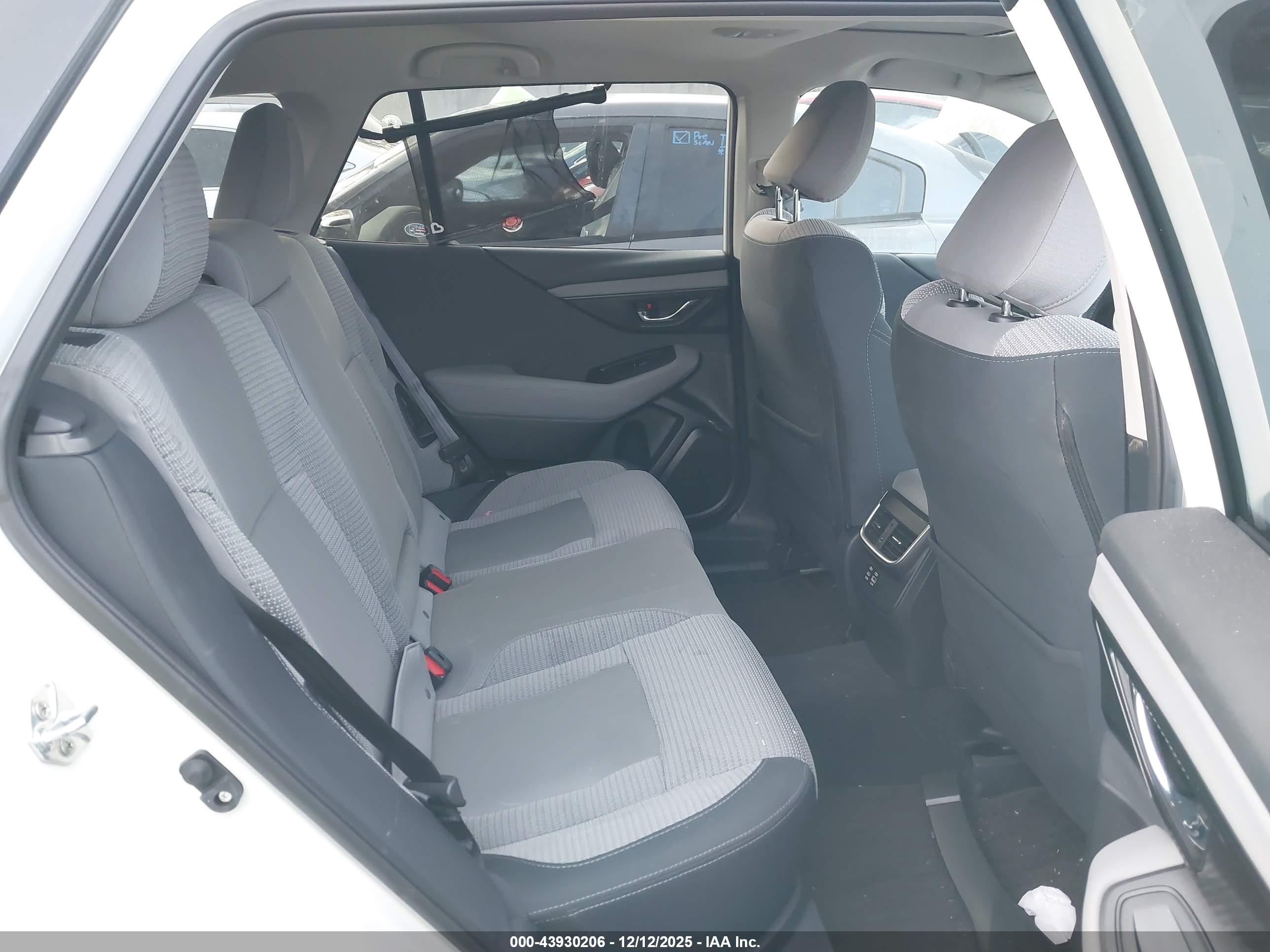 SUBARU OUTBACK image 8