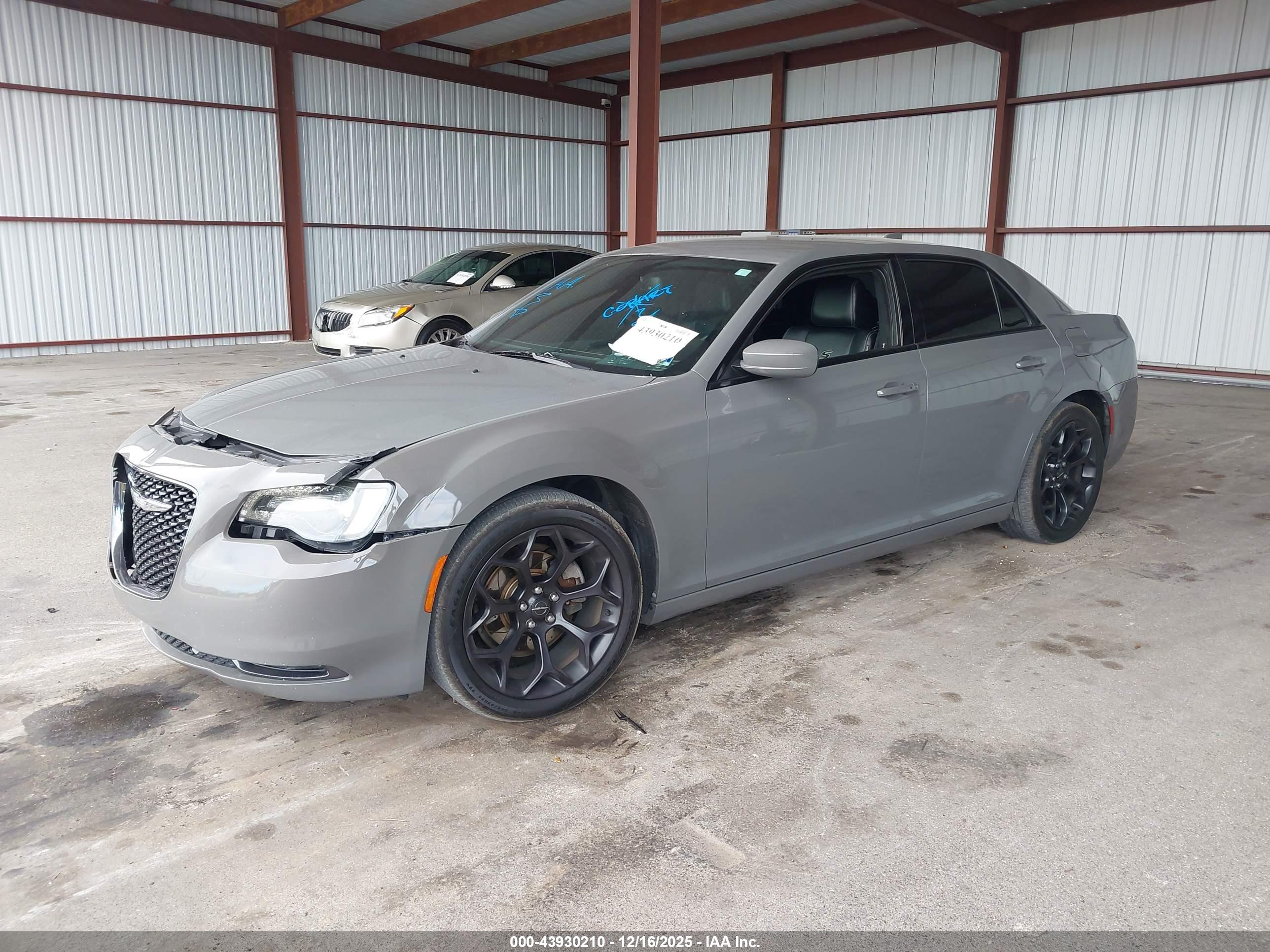 CHRYSLER 300 image 2