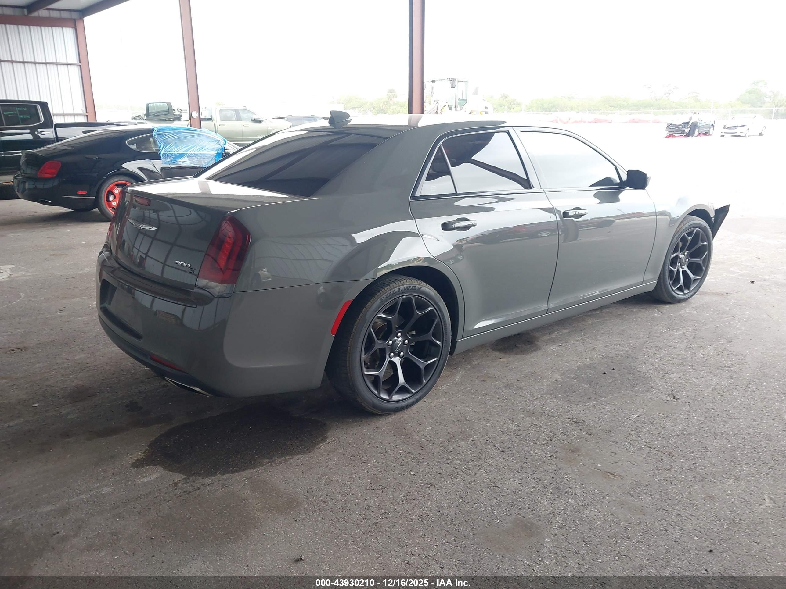 CHRYSLER 300 image 4