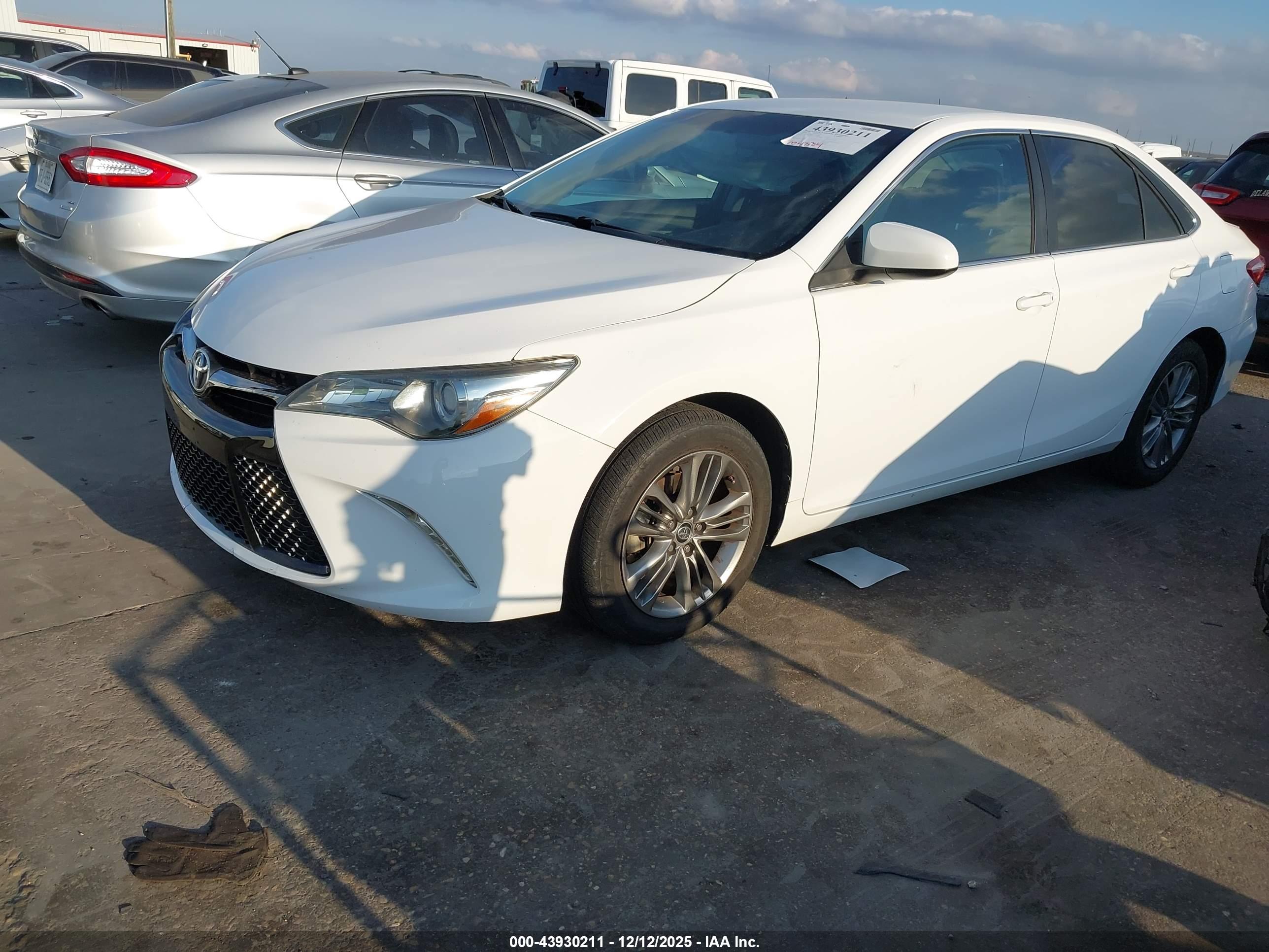 TOYOTA CAMRY image 2