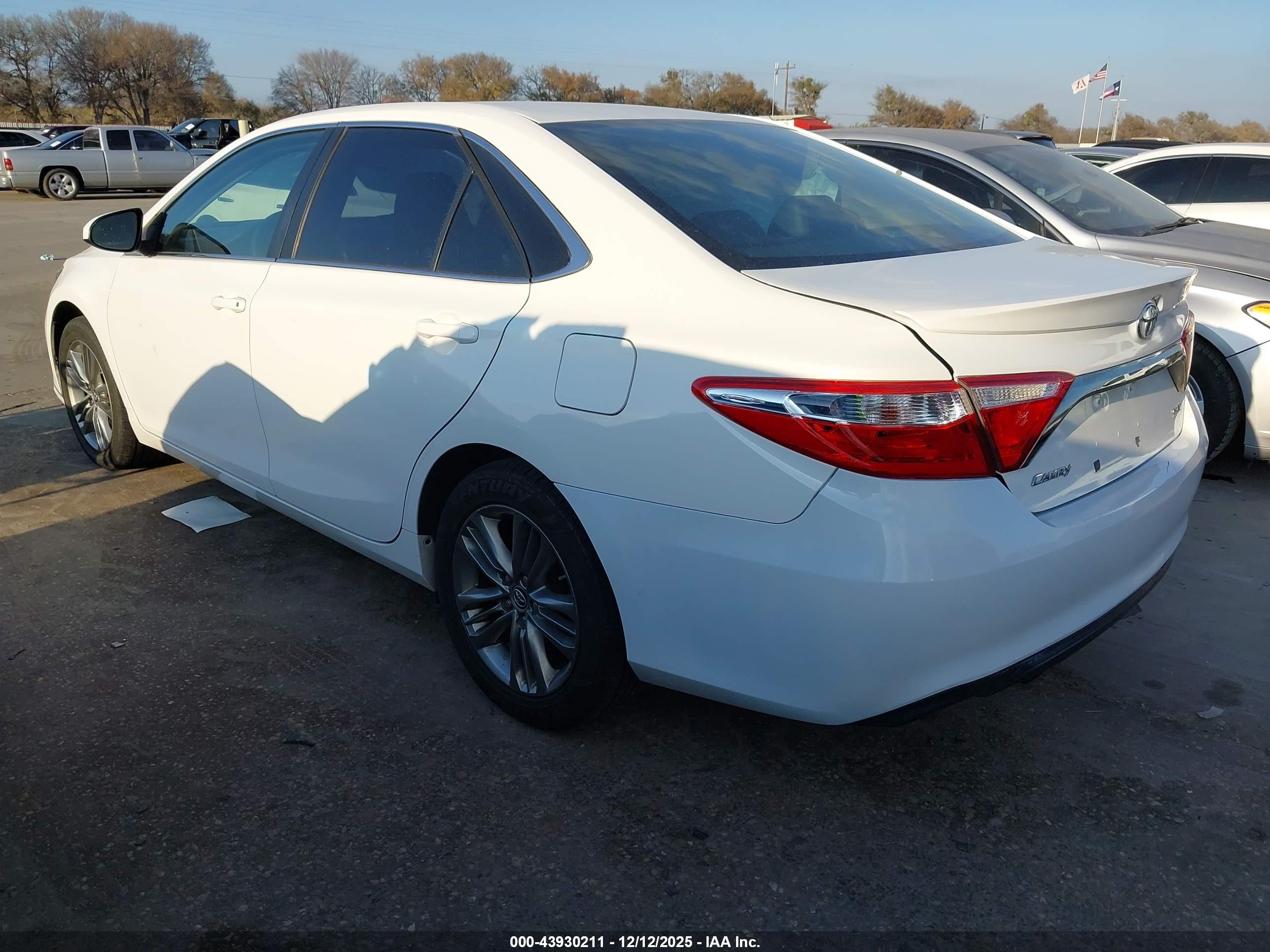 TOYOTA CAMRY image 3