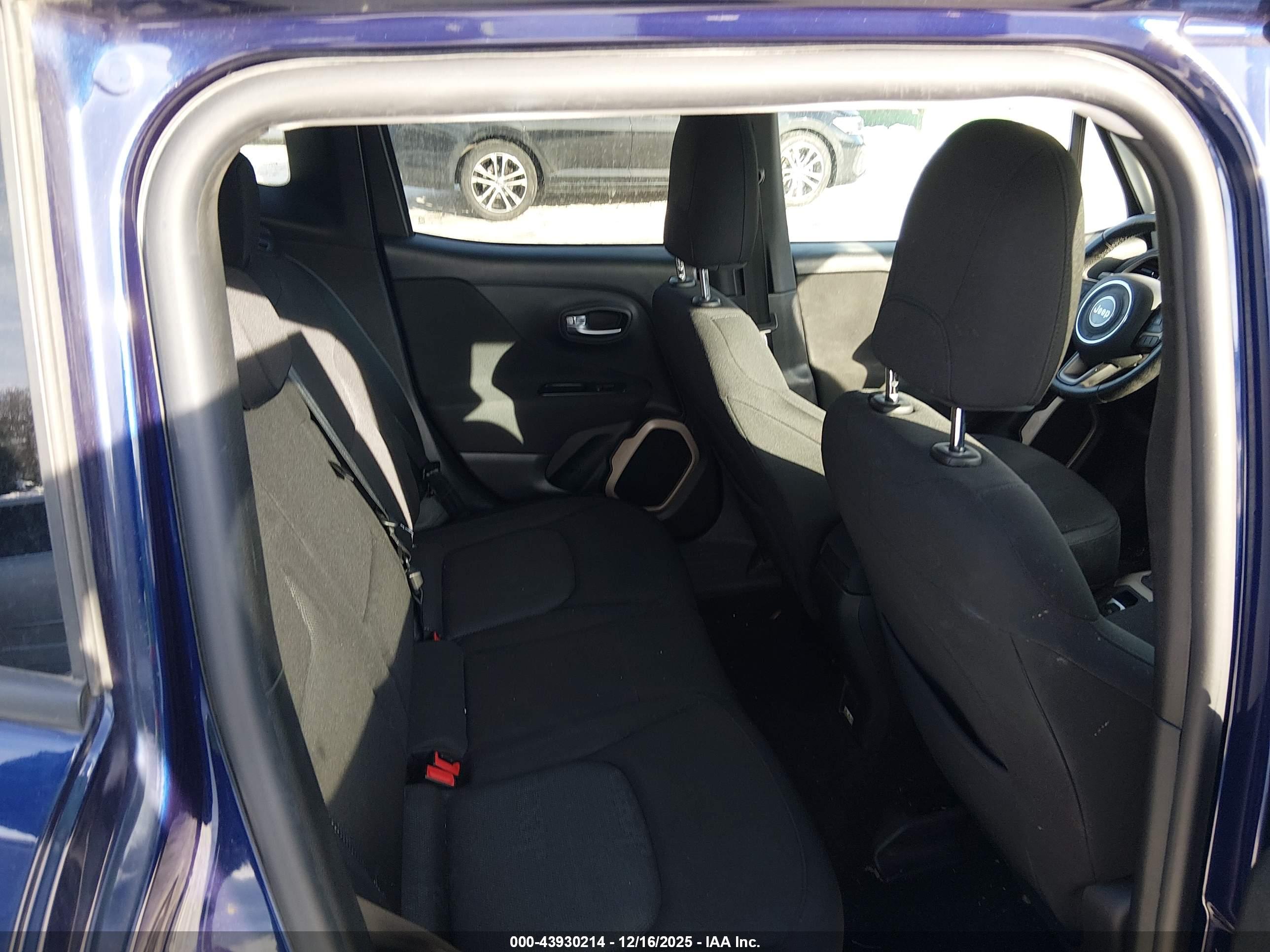 JEEP RENEGADE image 8