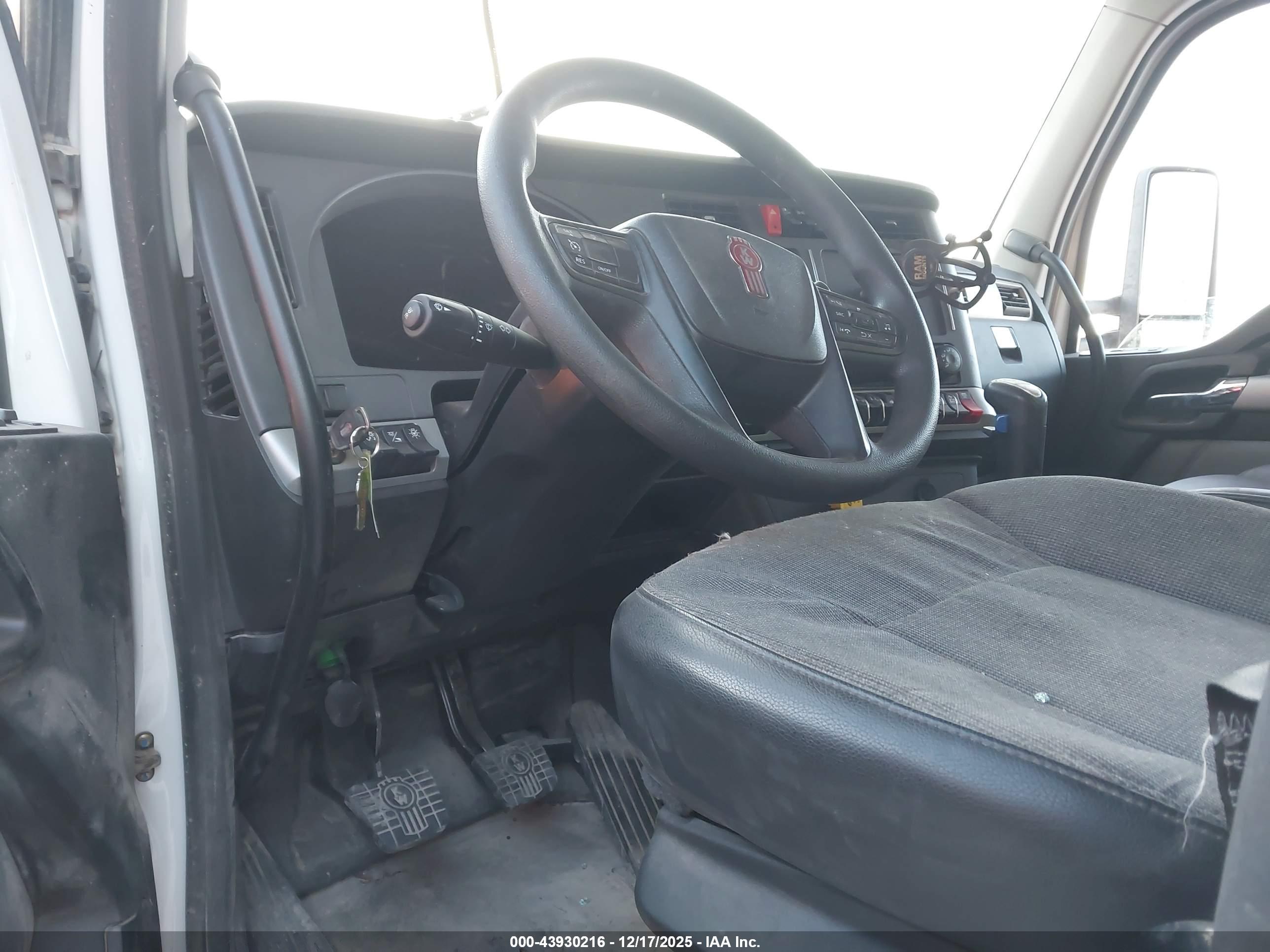 KENWORTH T880 image 7