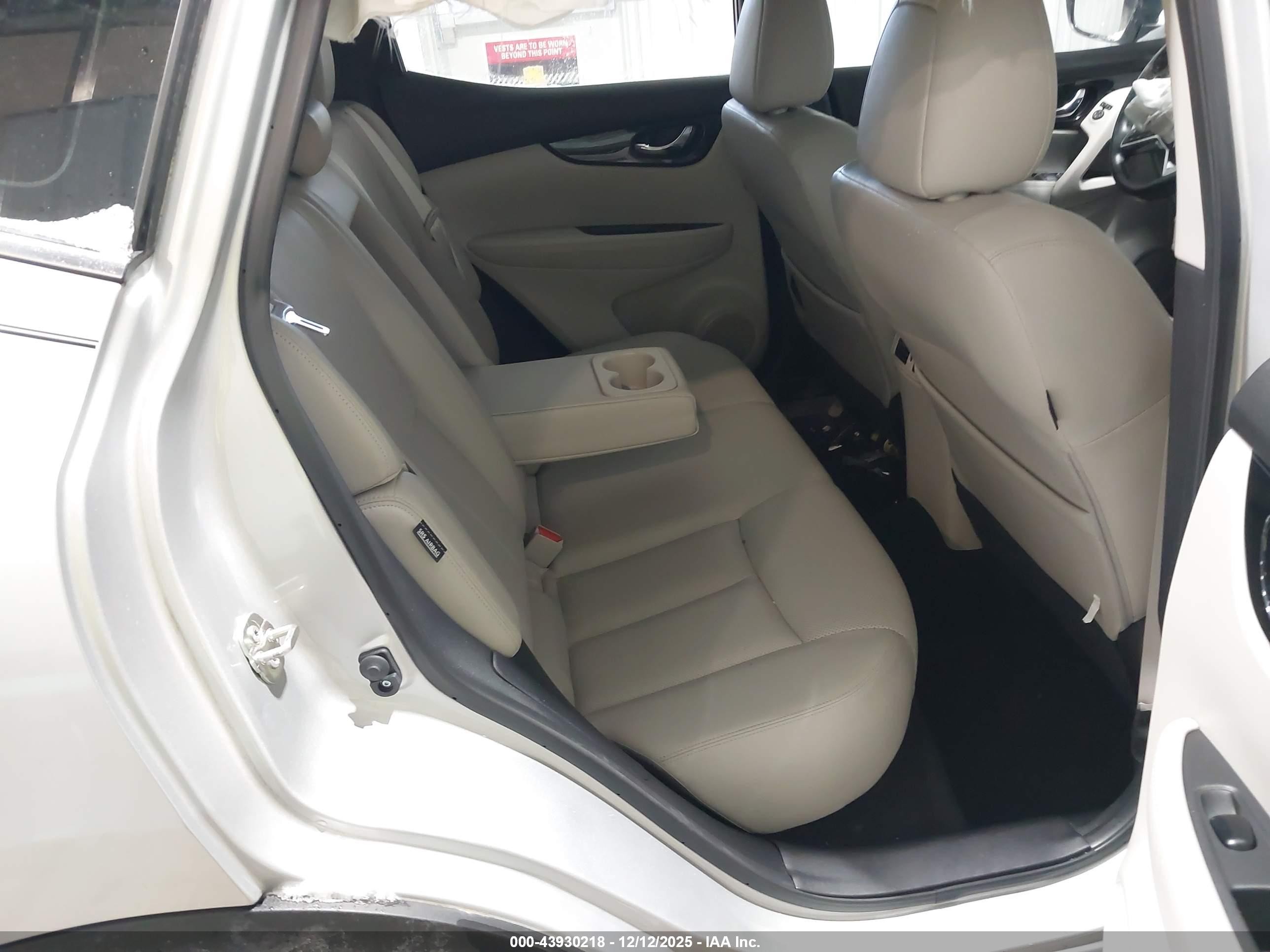 NISSAN ROGUE image 8