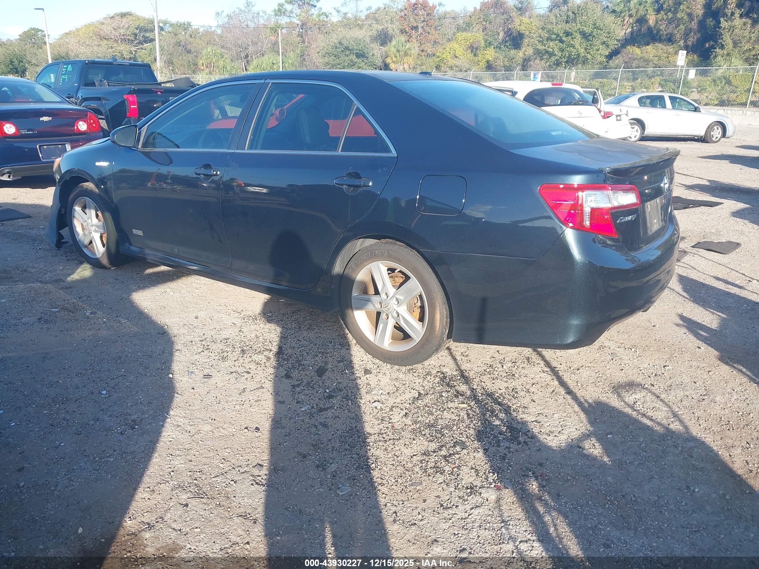 TOYOTA CAMRY image 3