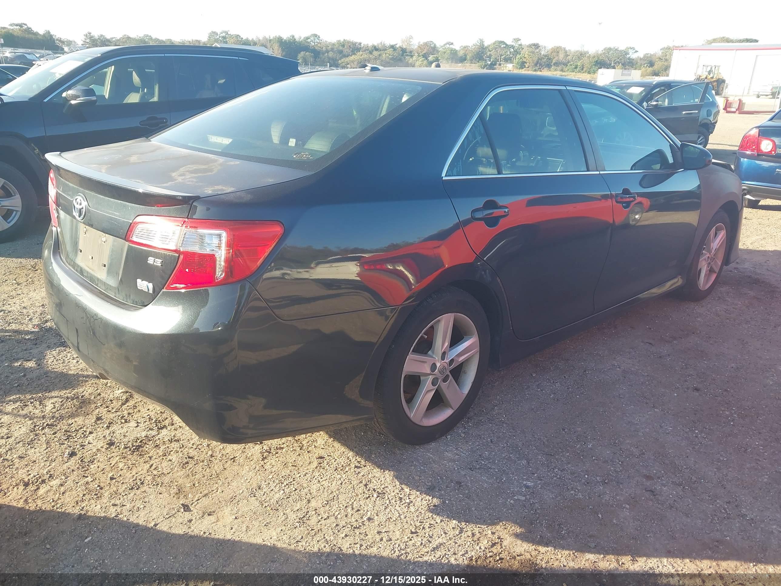TOYOTA CAMRY image 4