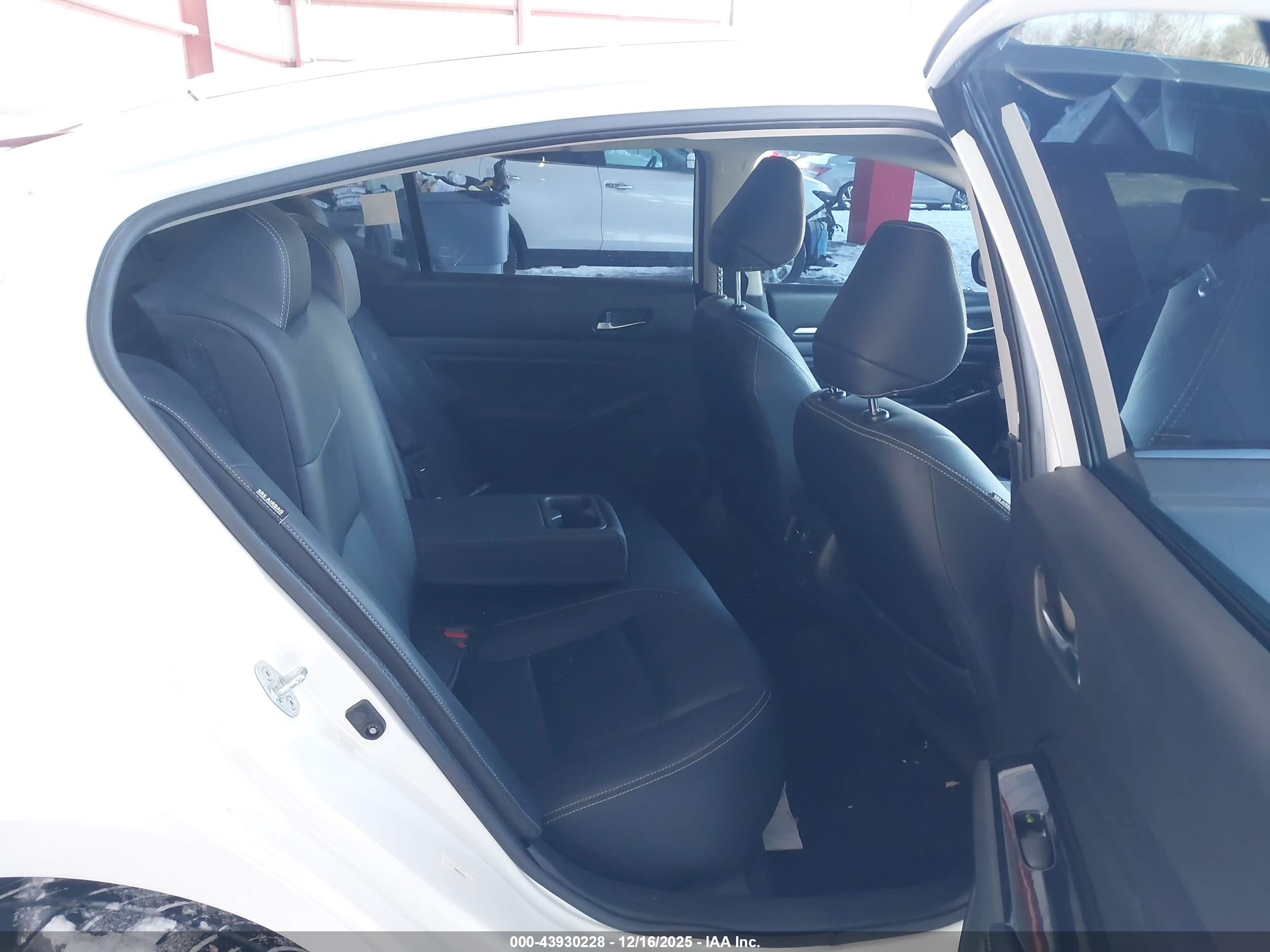 NISSAN ALTIMA image 8