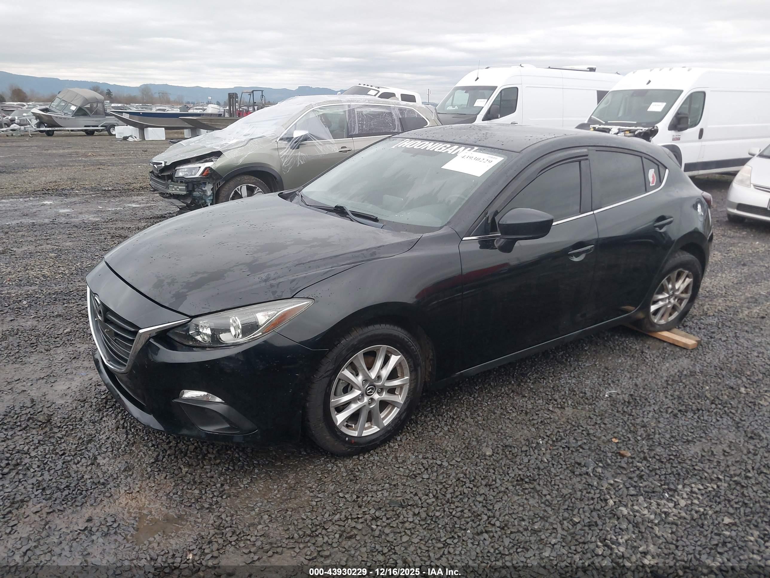 MAZDA MAZDA3 image 2