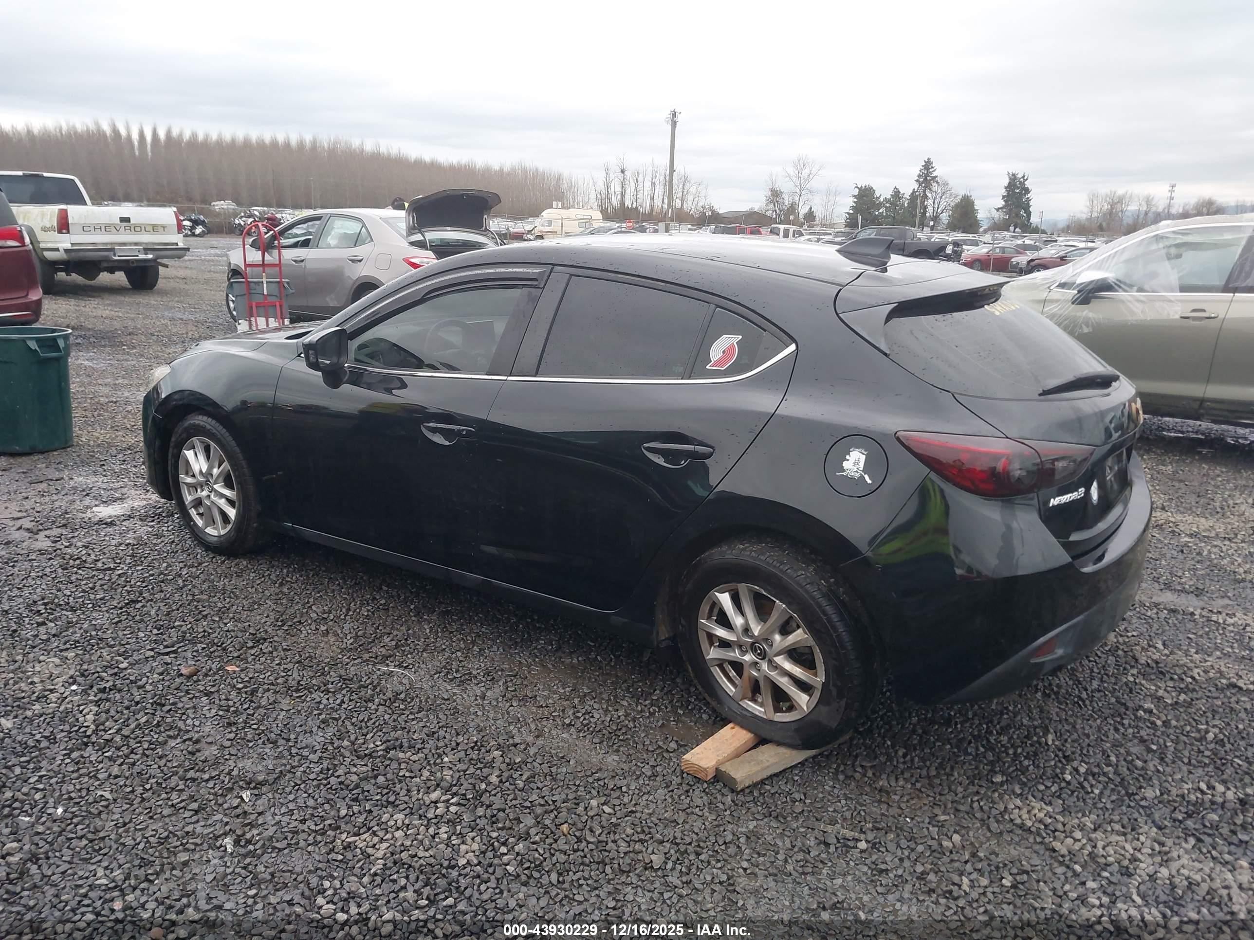 MAZDA MAZDA3 image 3