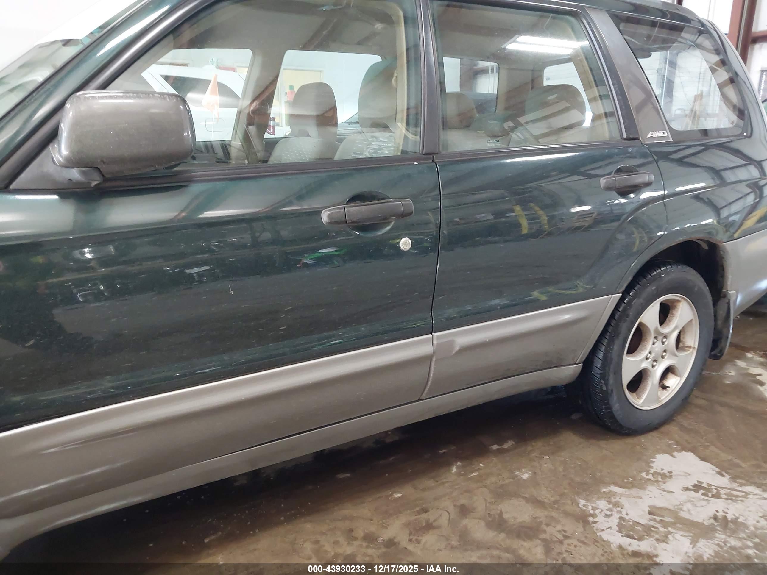 SUBARU FORESTER image 6