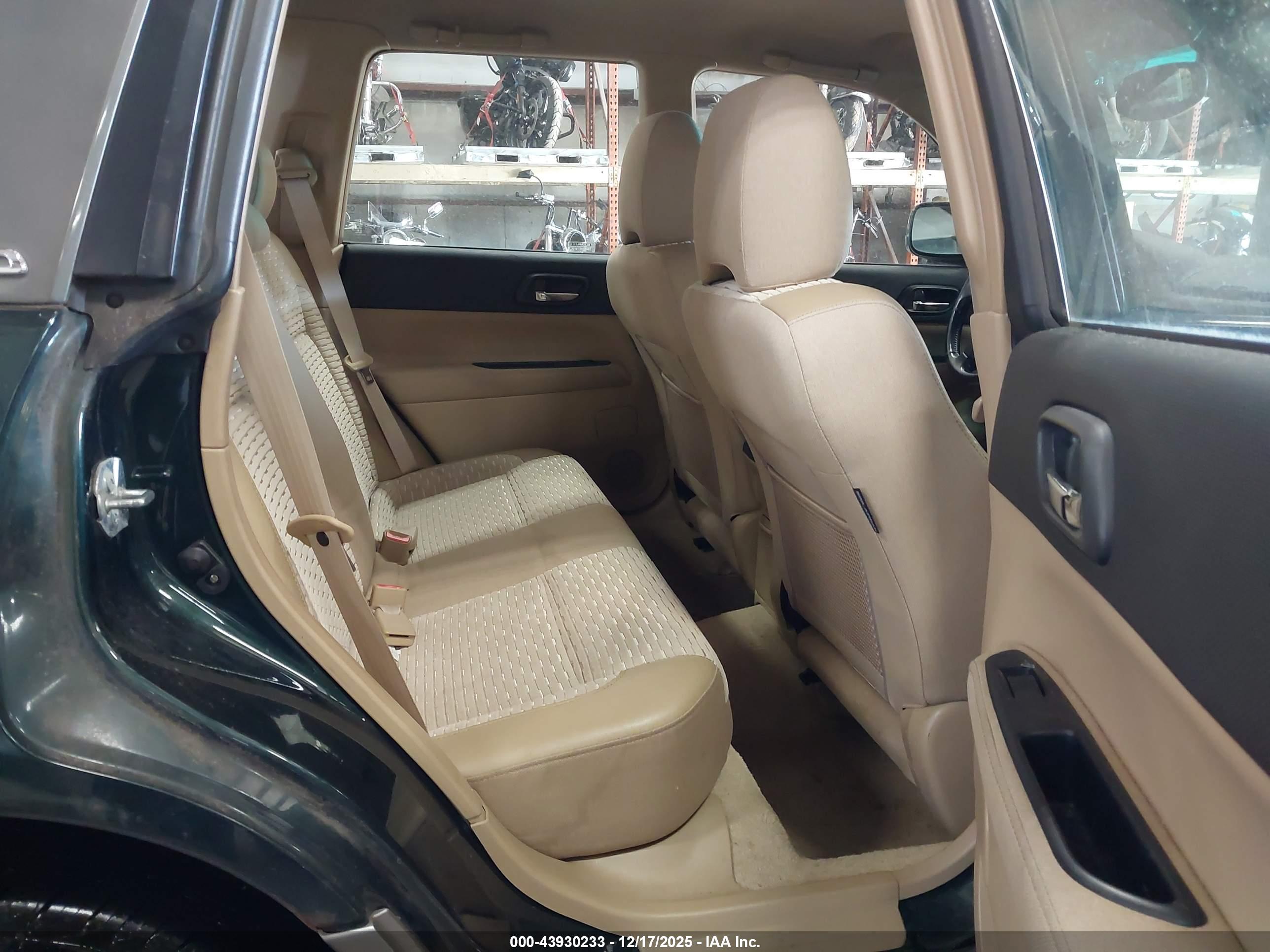 SUBARU FORESTER image 8