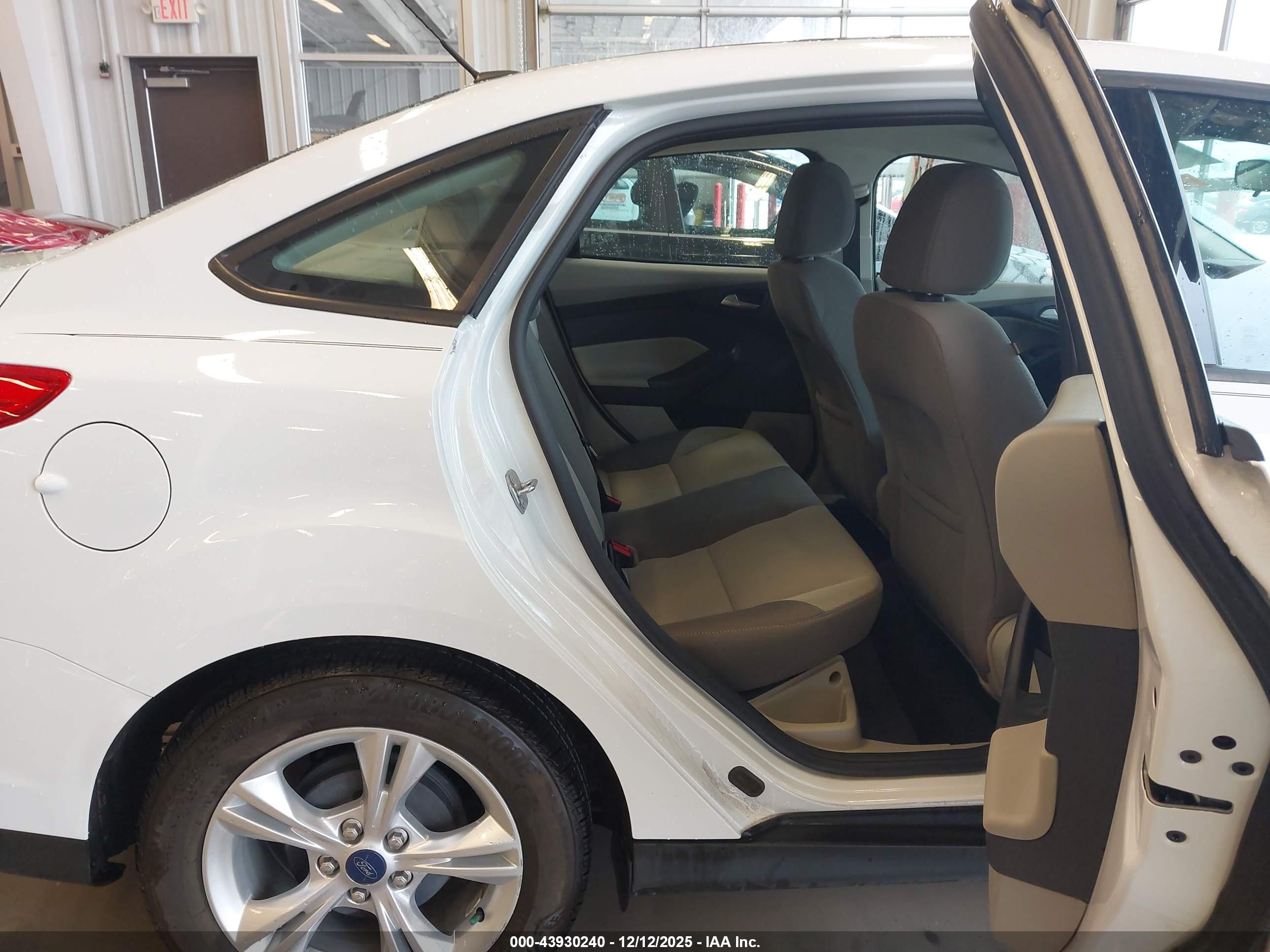 FORD FOCUS image 8