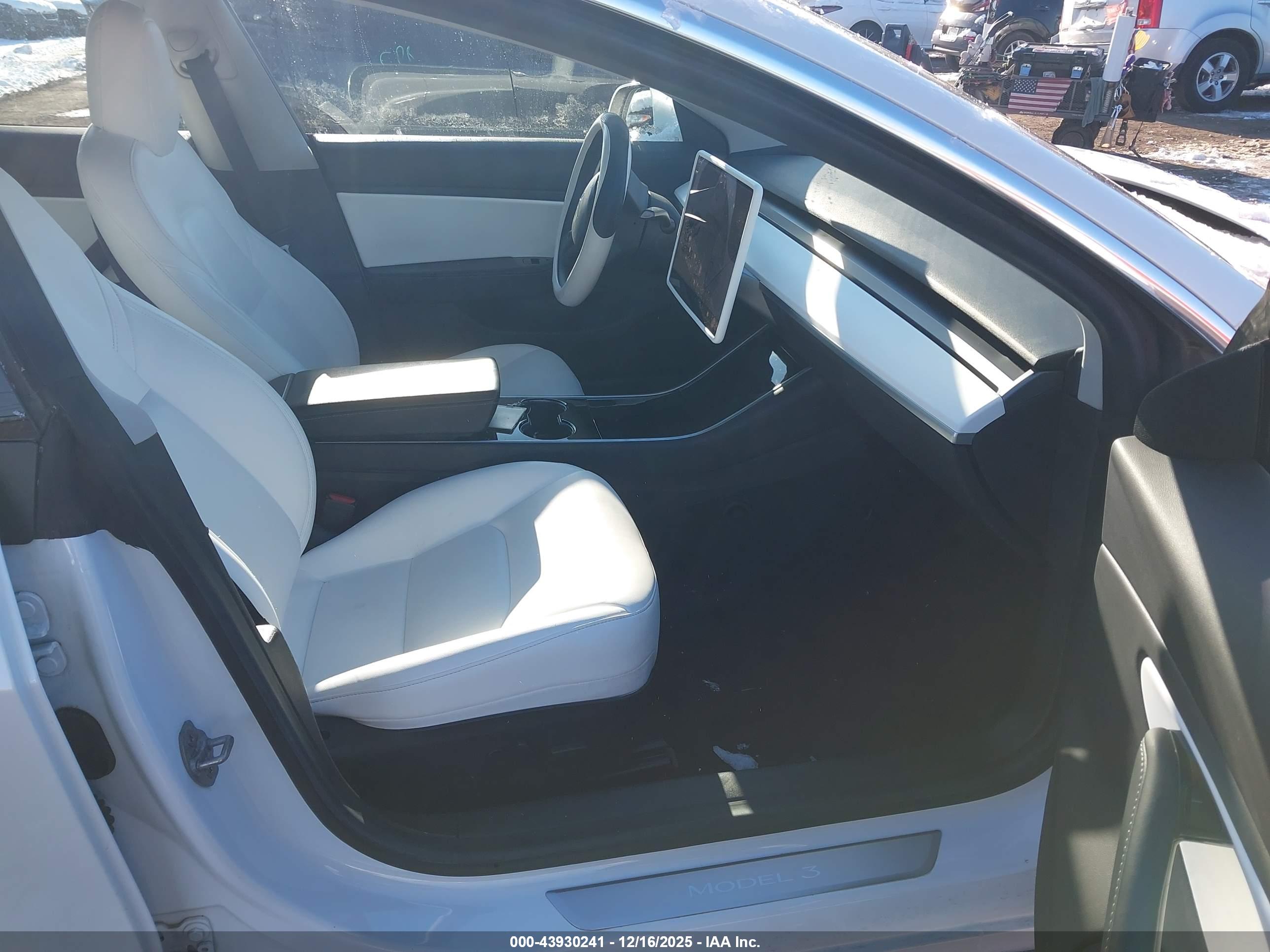 TESLA MODEL image 5
